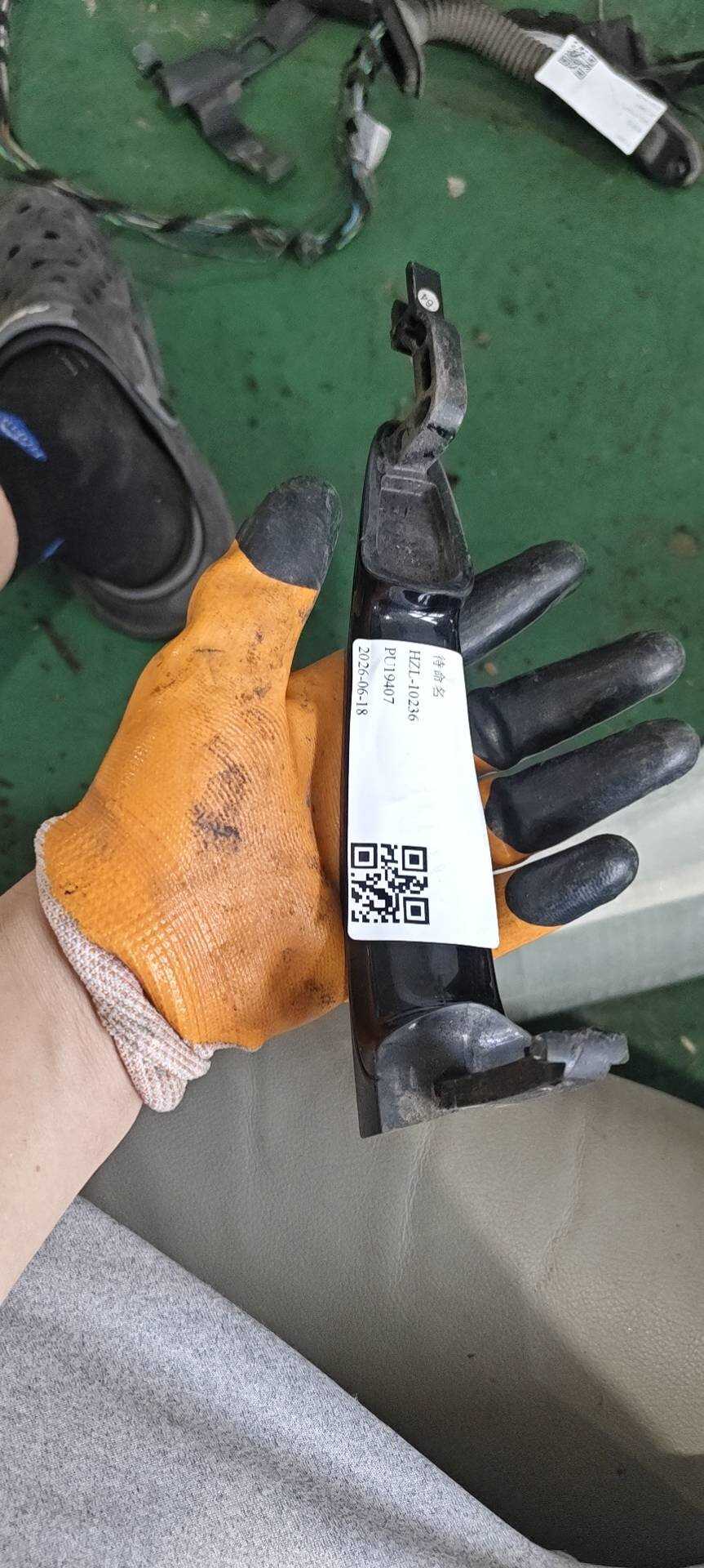 51217207539 前门外拉手（左）