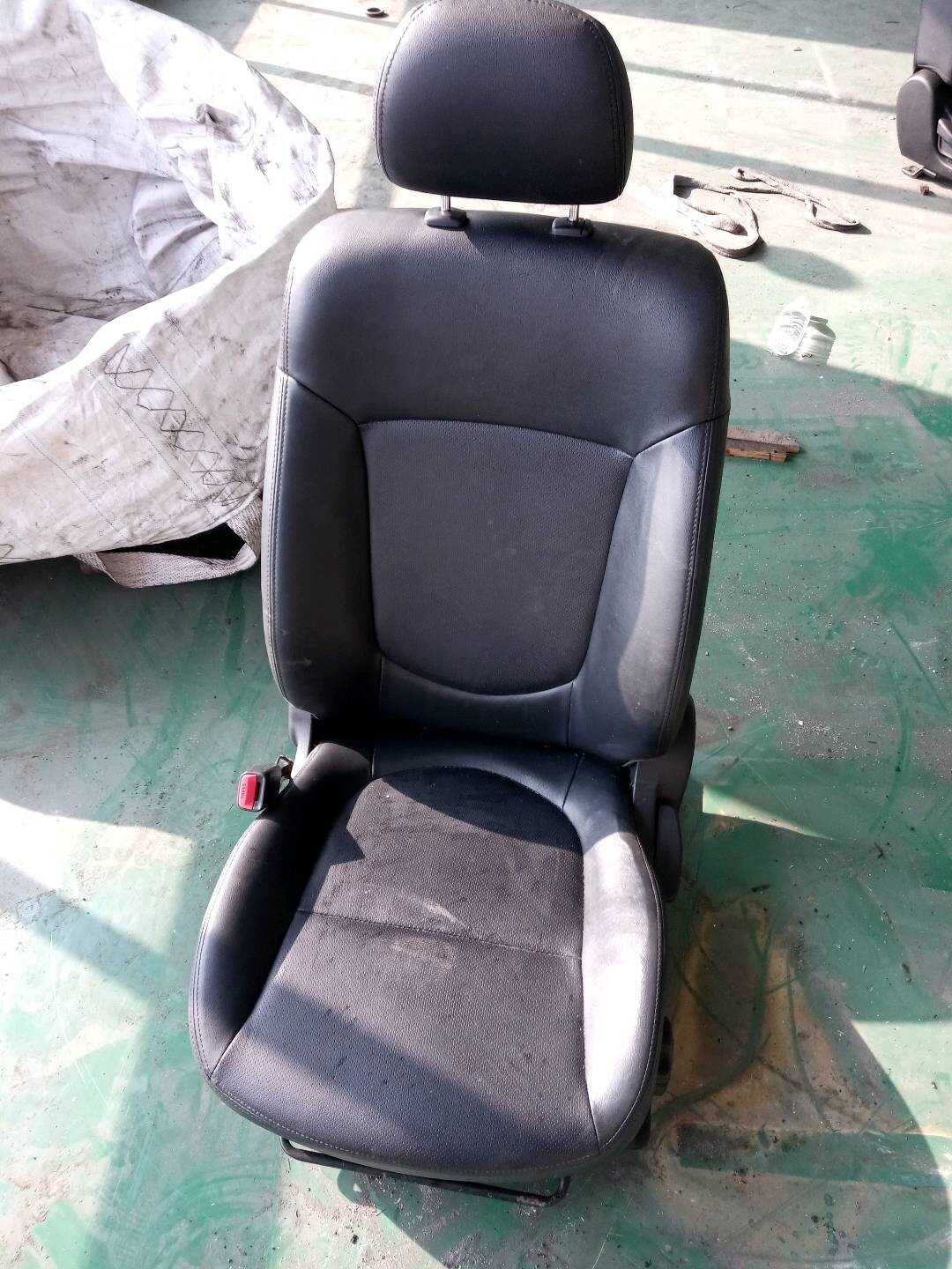 880011X100AJN 驾驶员座椅总成