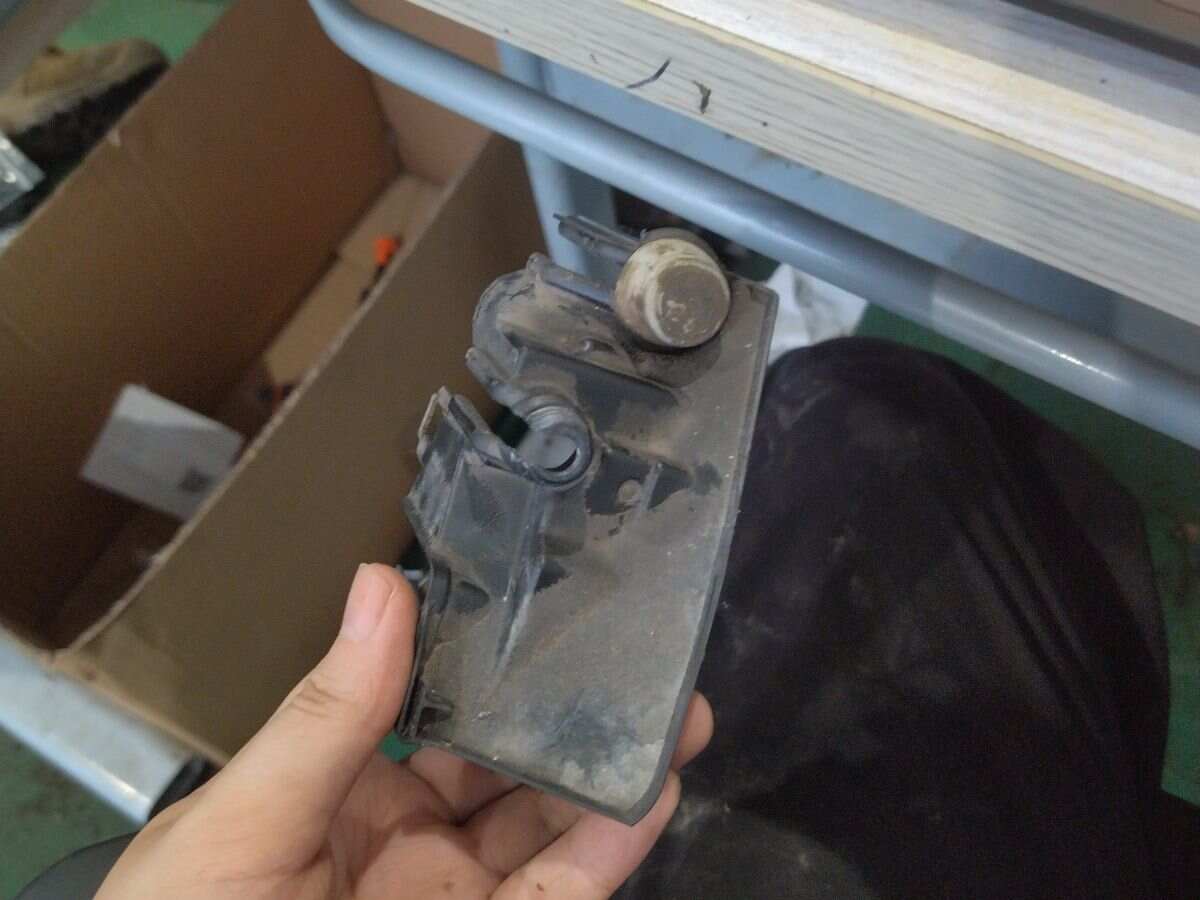 C2D39609 Lock Pin Cover