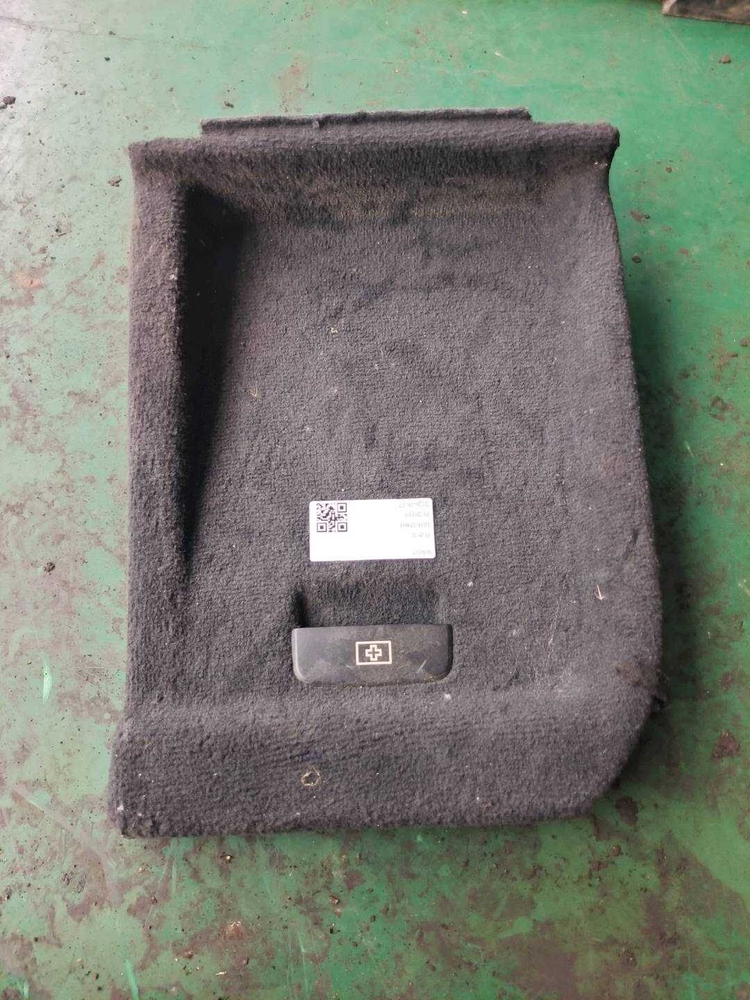 51477284305 行李箱饰板(左后)
