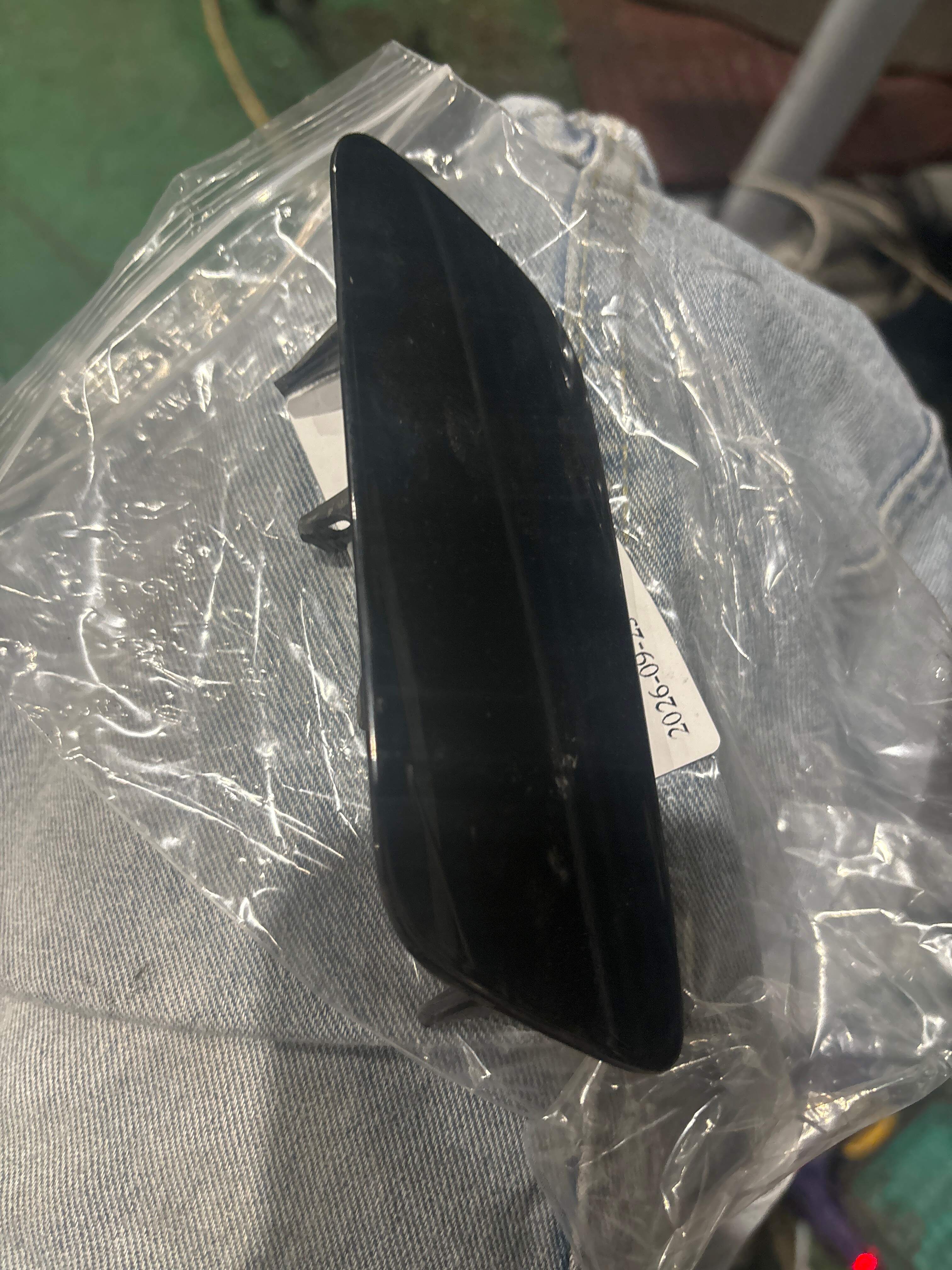 4F0955275B 前大灯喷水嘴盖(左)