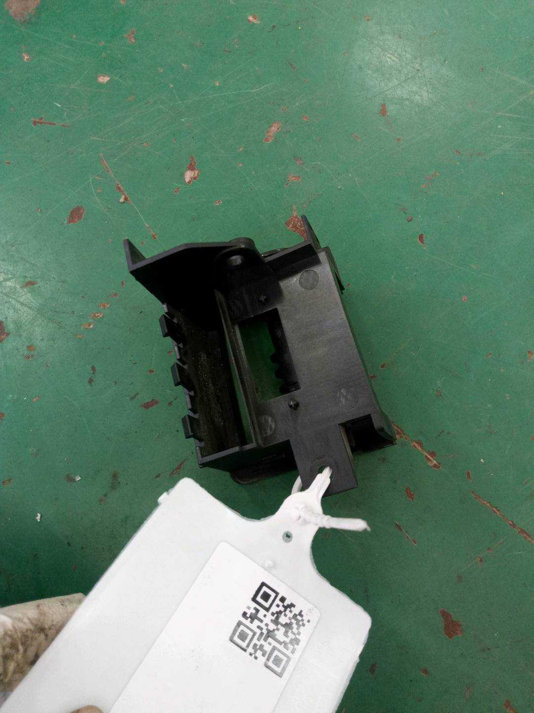 4L0898631A 靠背解锁卡子