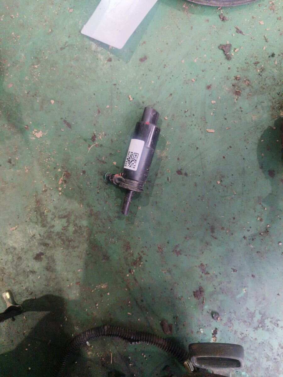 A2108691121 Front Headlight Washer Pump