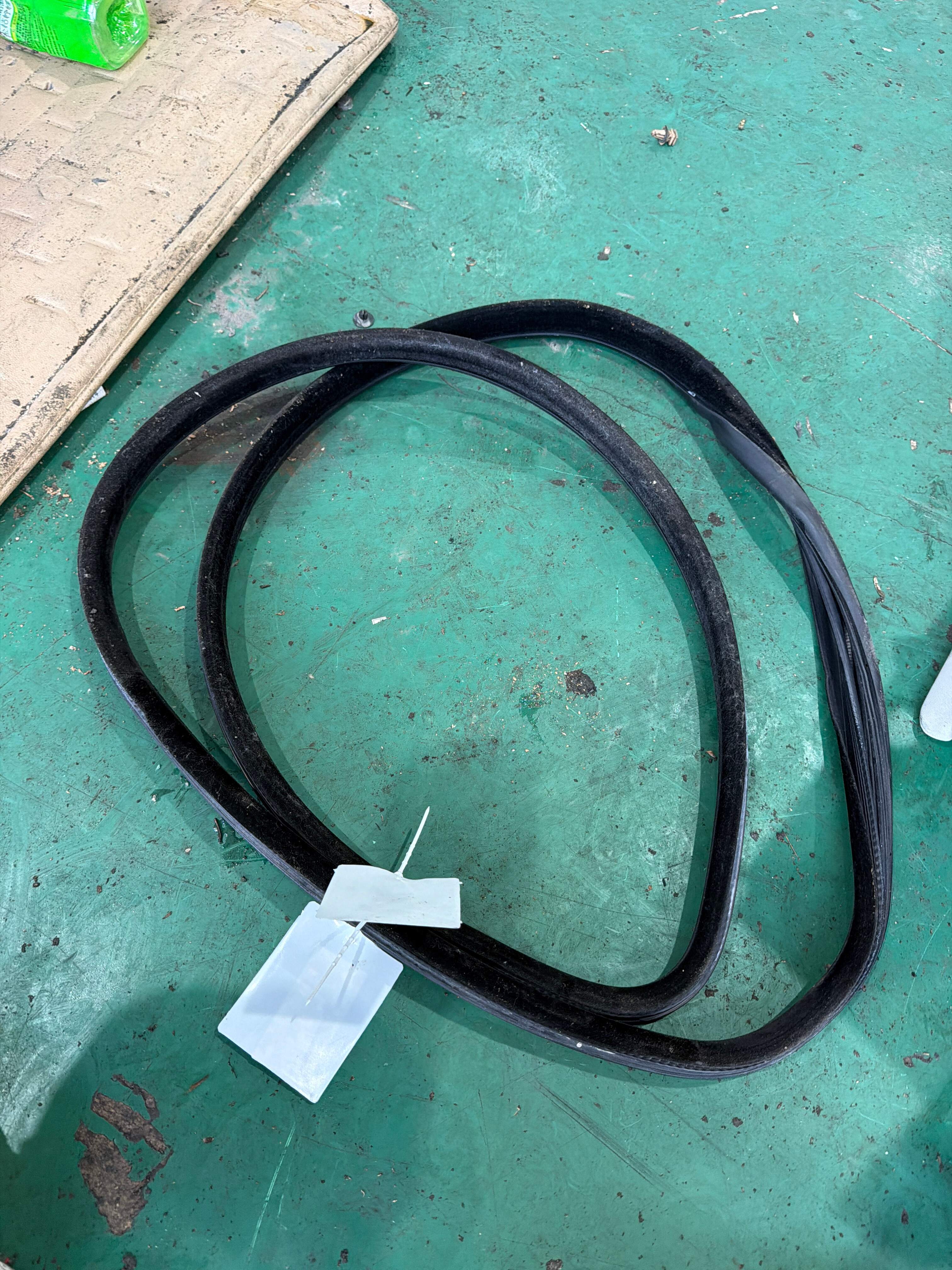 LR026446 Front Door Weatherstrip (Left)