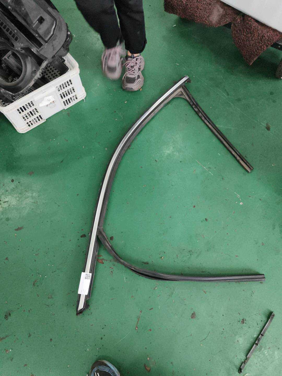 51317311261 Front Door Window Felt Channel, Left