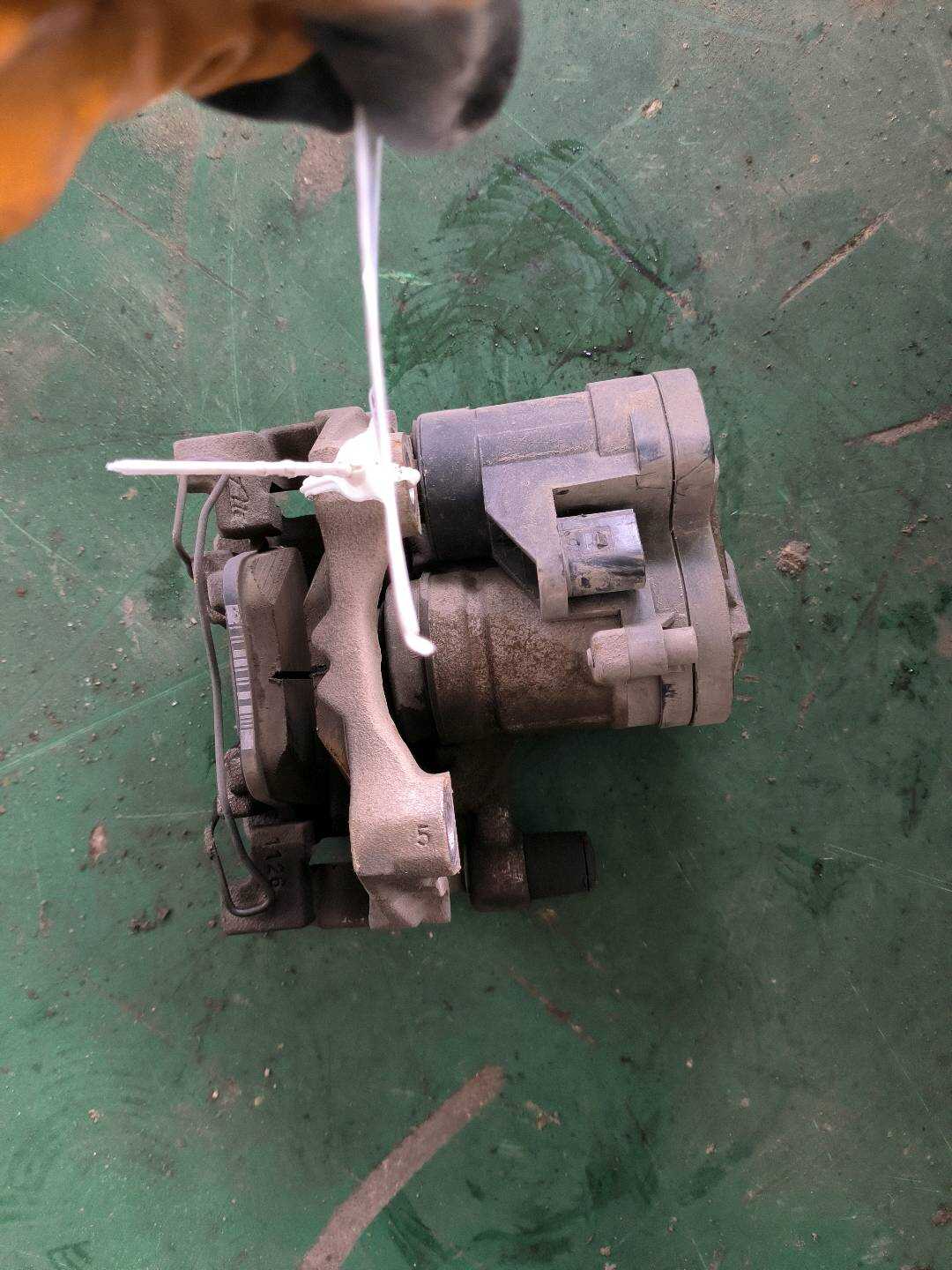 L5QD615423 后制动分泵(左)