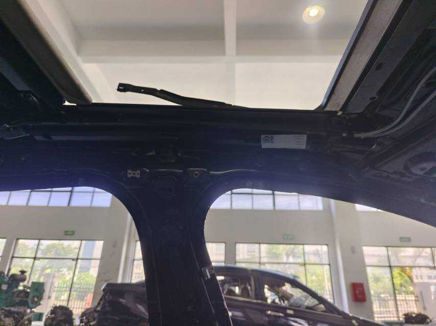 C2D23461 Sunroof Guide Rail, Left