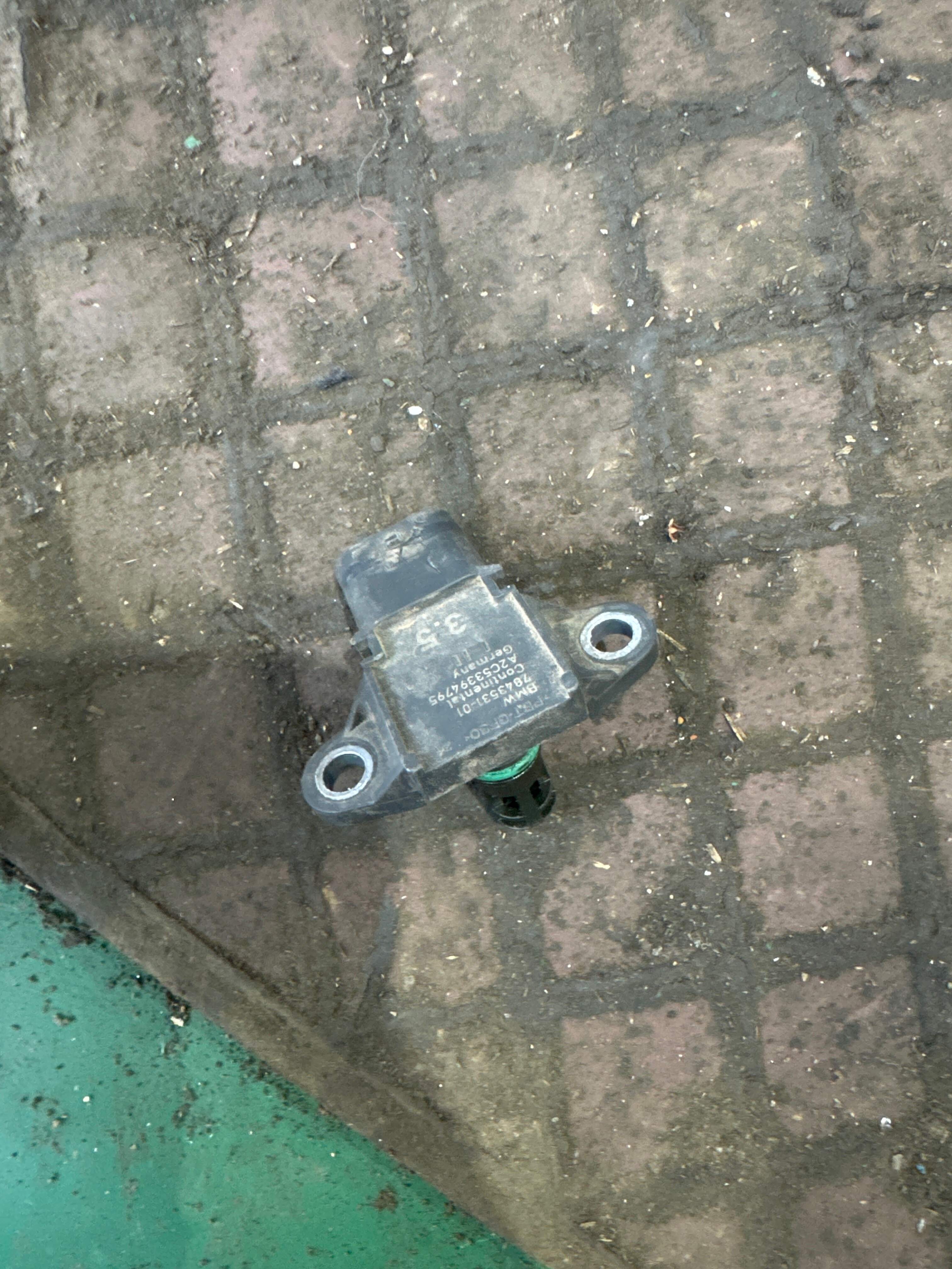 13627843531 进气压力传感器