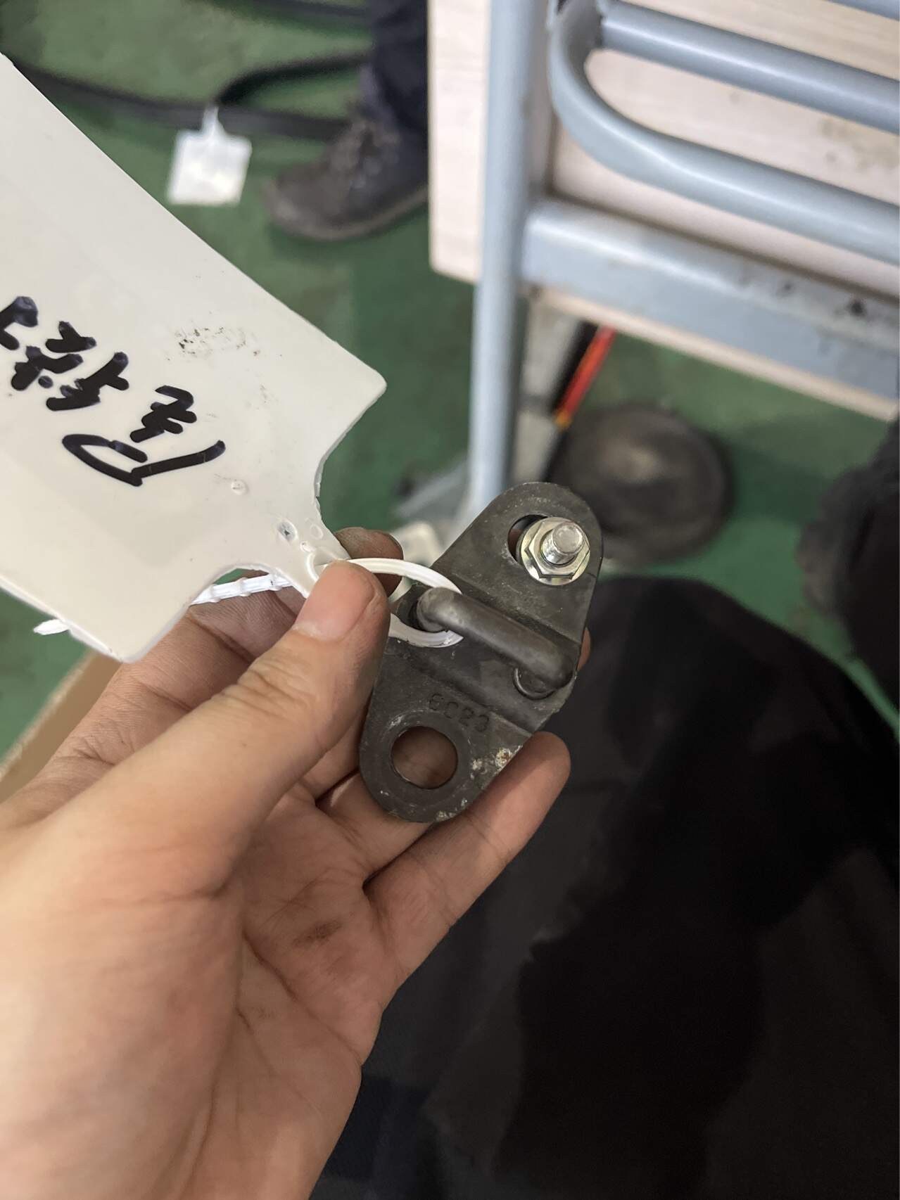 96327157 尾盖锁栓