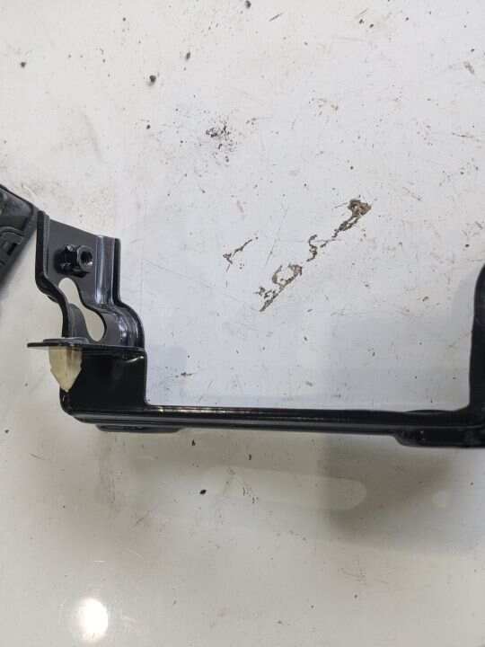 6041106500 Center Console Left Front Bracket