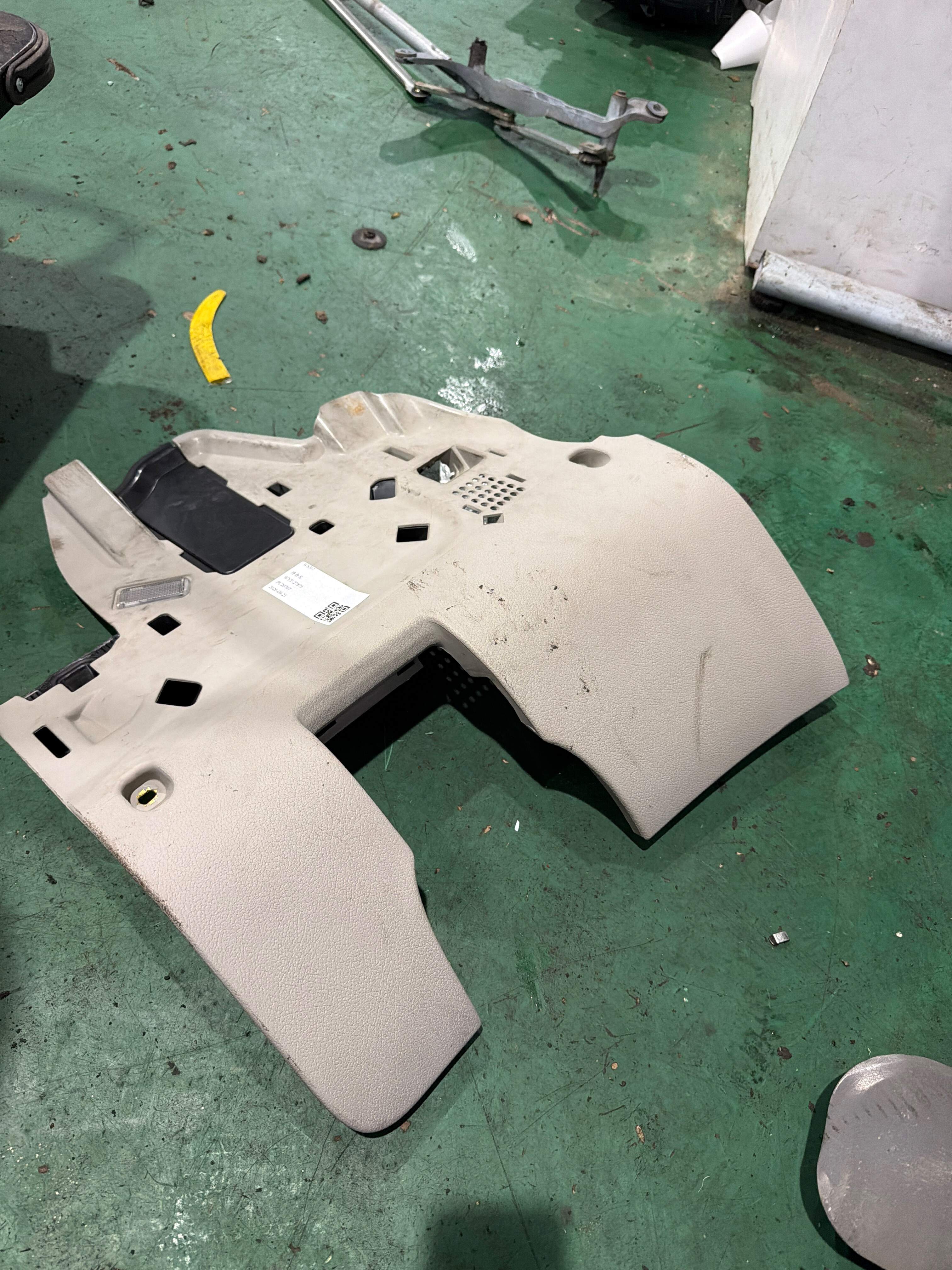 4F1863075J 仪表台杂物箱(左)