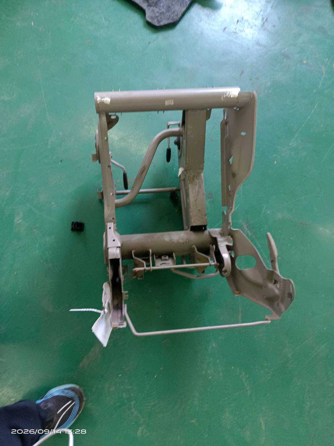 A63695001381265 Rear Seat Base Frame, Right