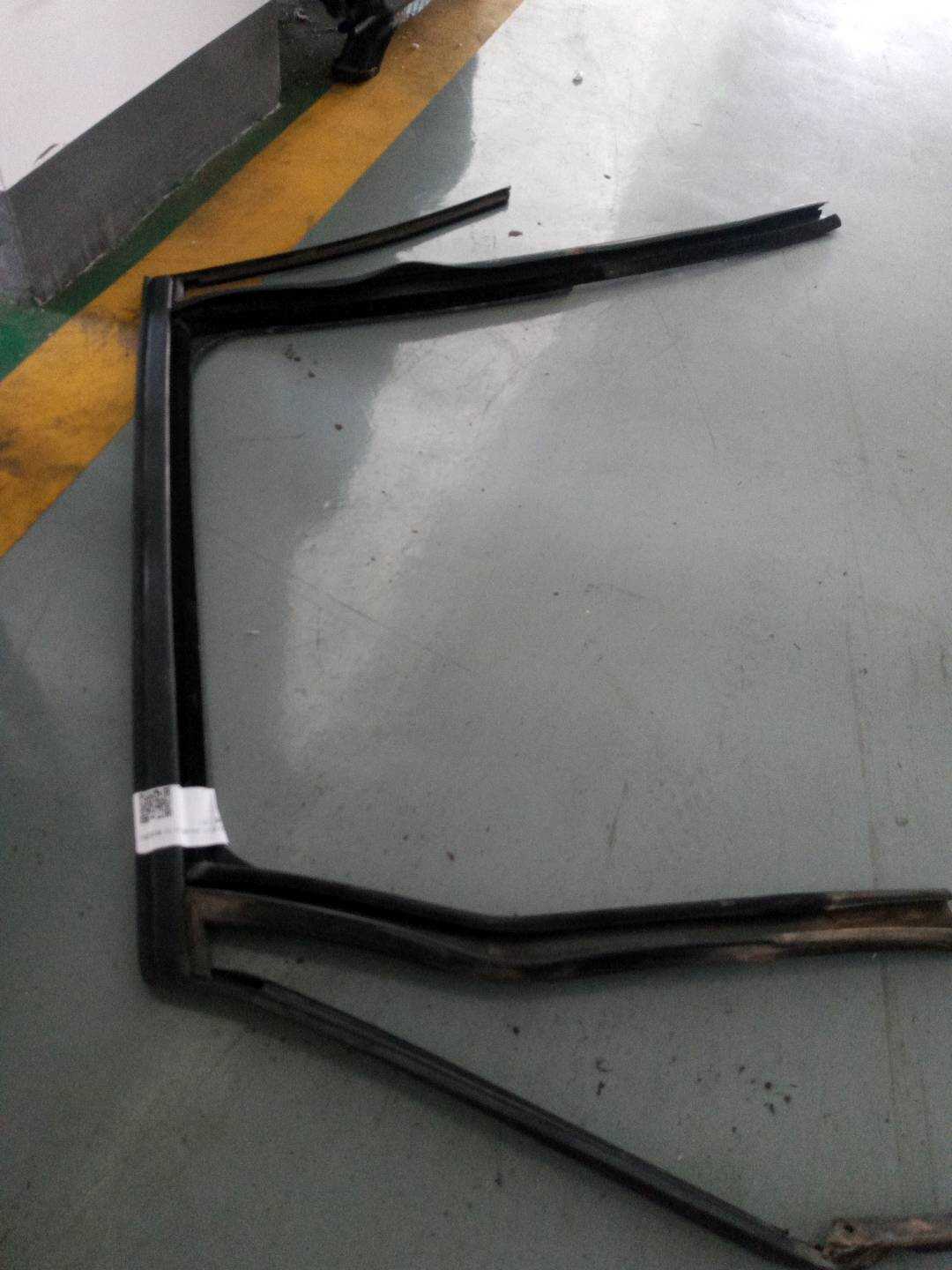 31425689 Rear Door Window Felt Channel, Right