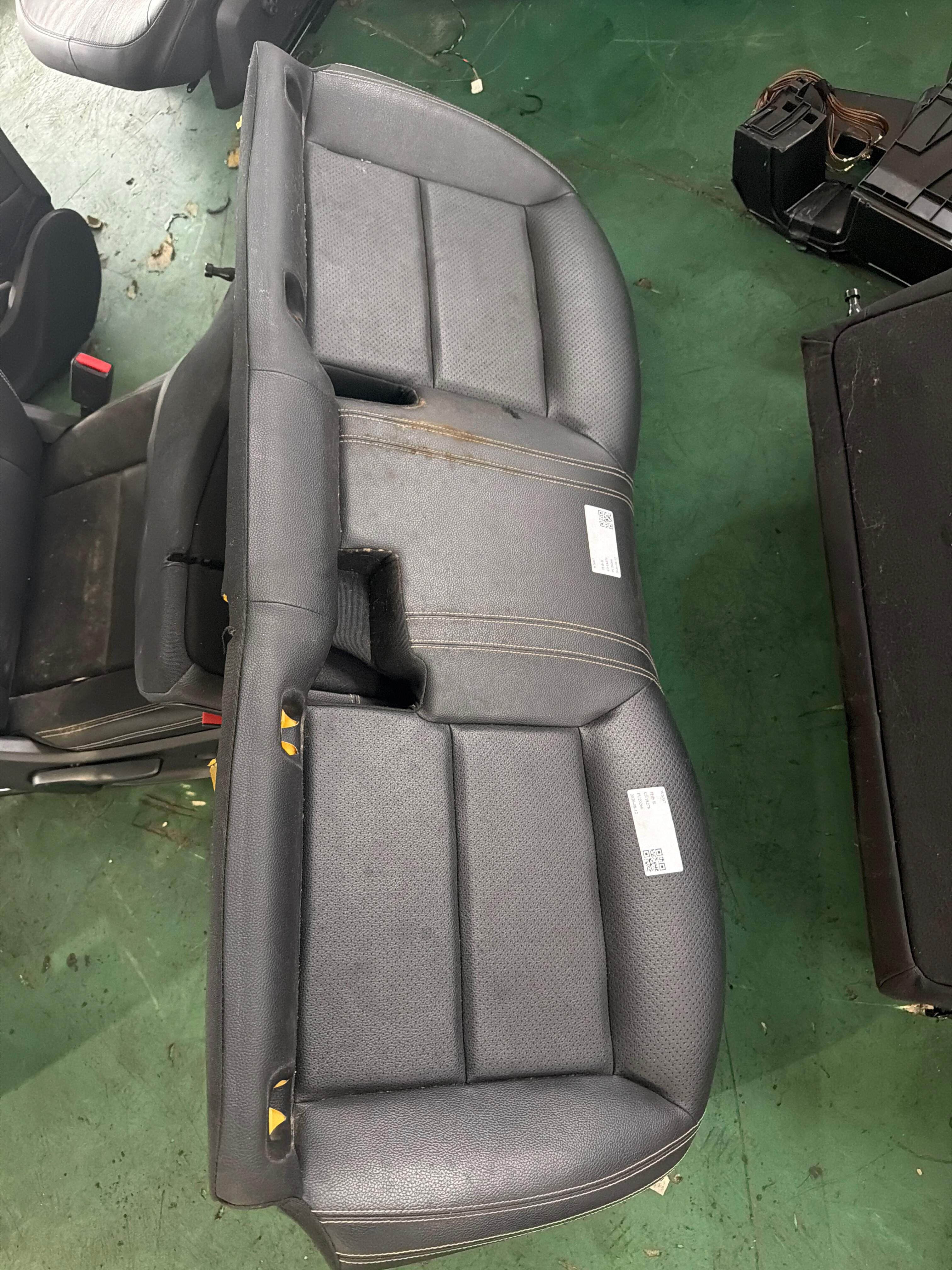 A15692038009D88 后座椅底座面罩