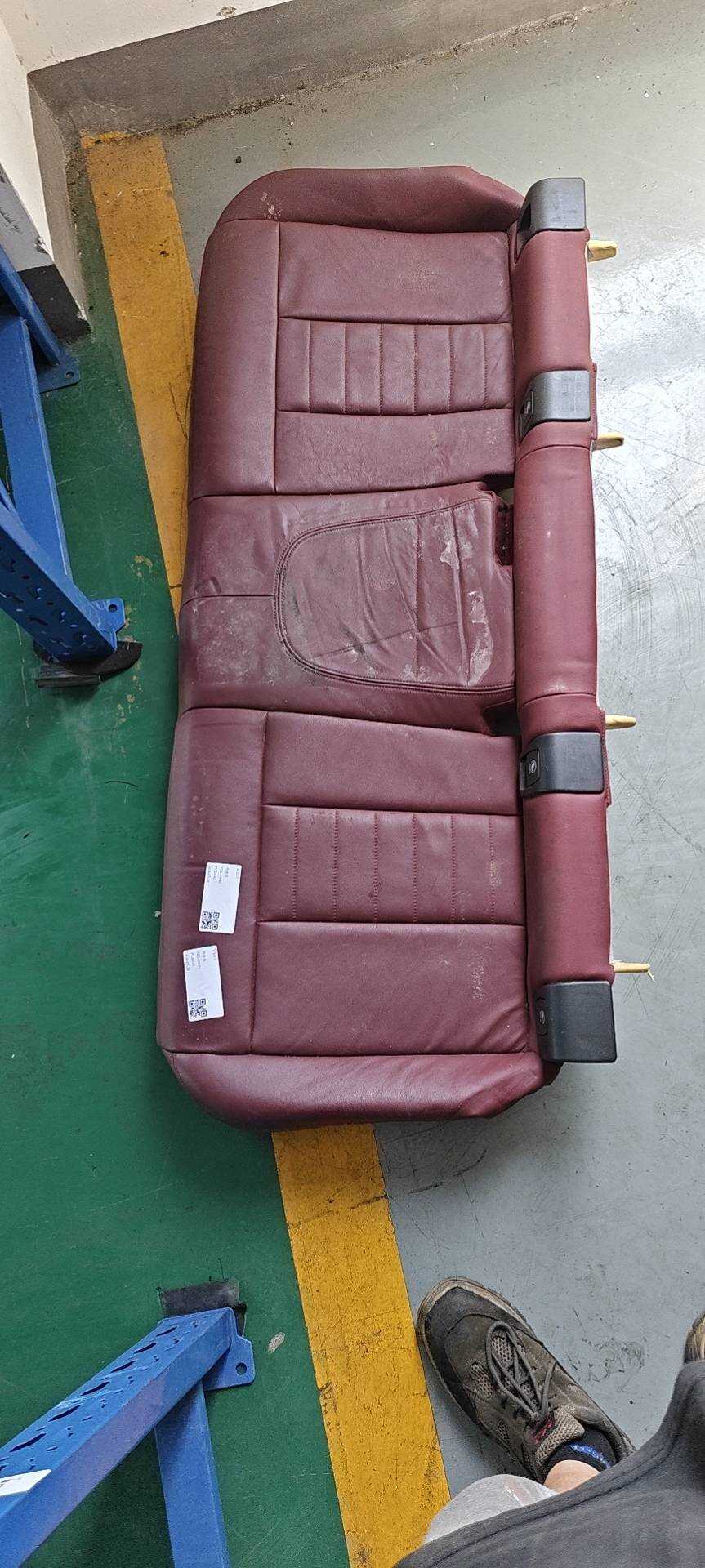52207490456 后座椅底座面罩