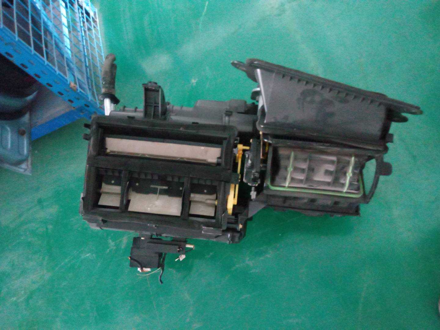 F38107001 蒸发箱总成