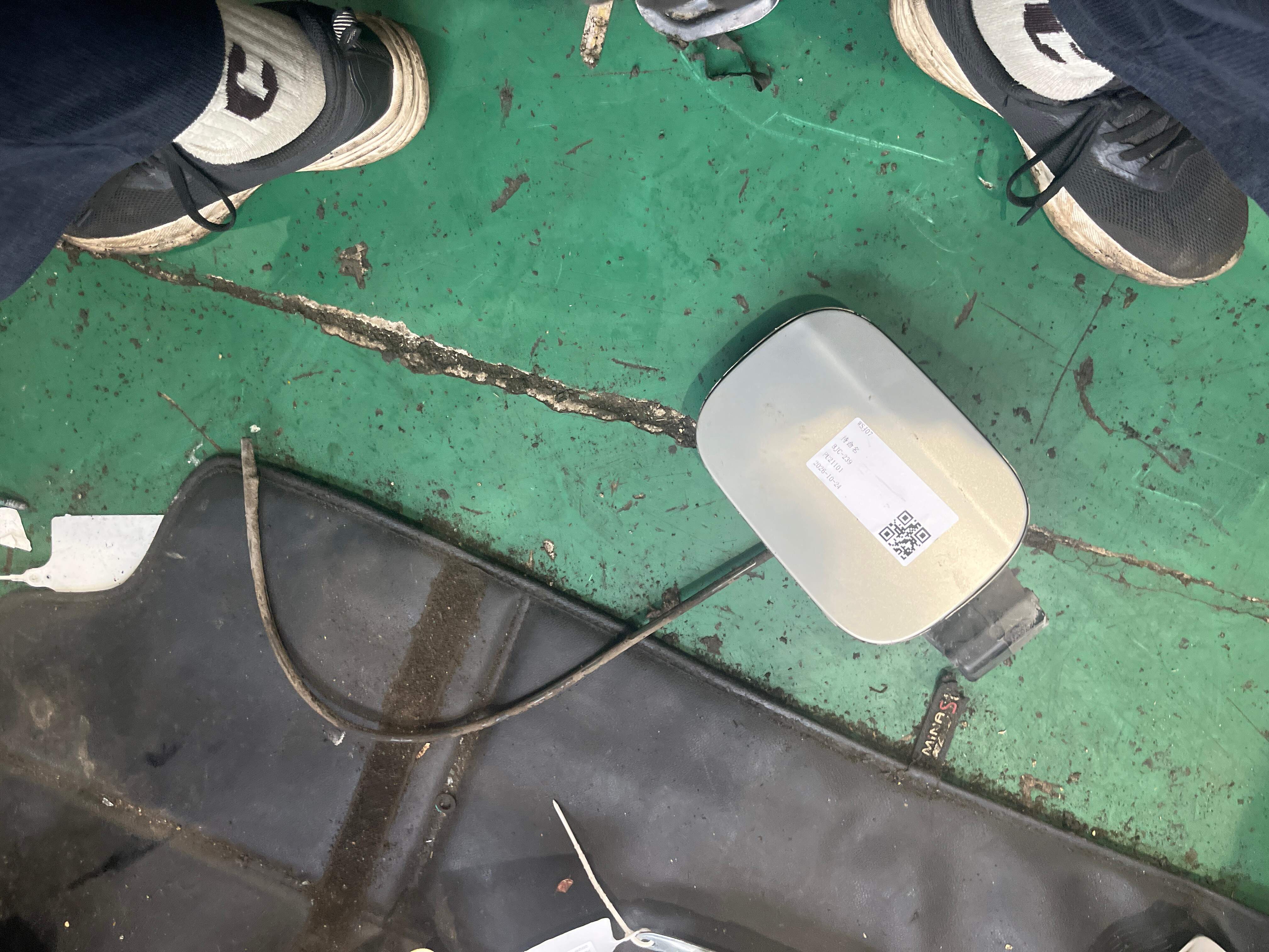 1K9809857B Fuel Tank Filler Cap (Outer)
