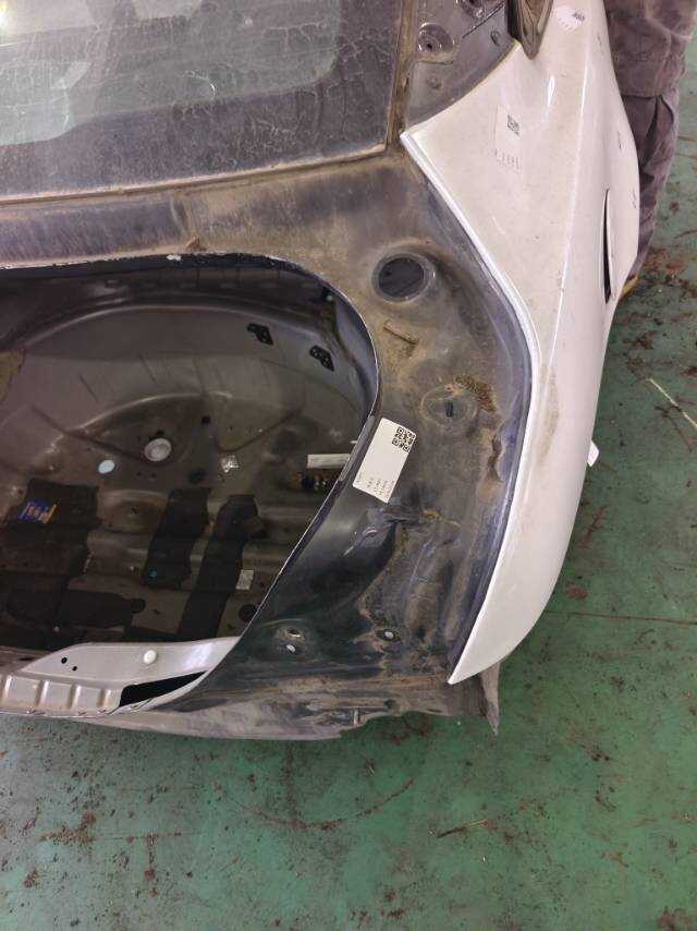 C2D33148 Trunk Lid Drain Channel, Right