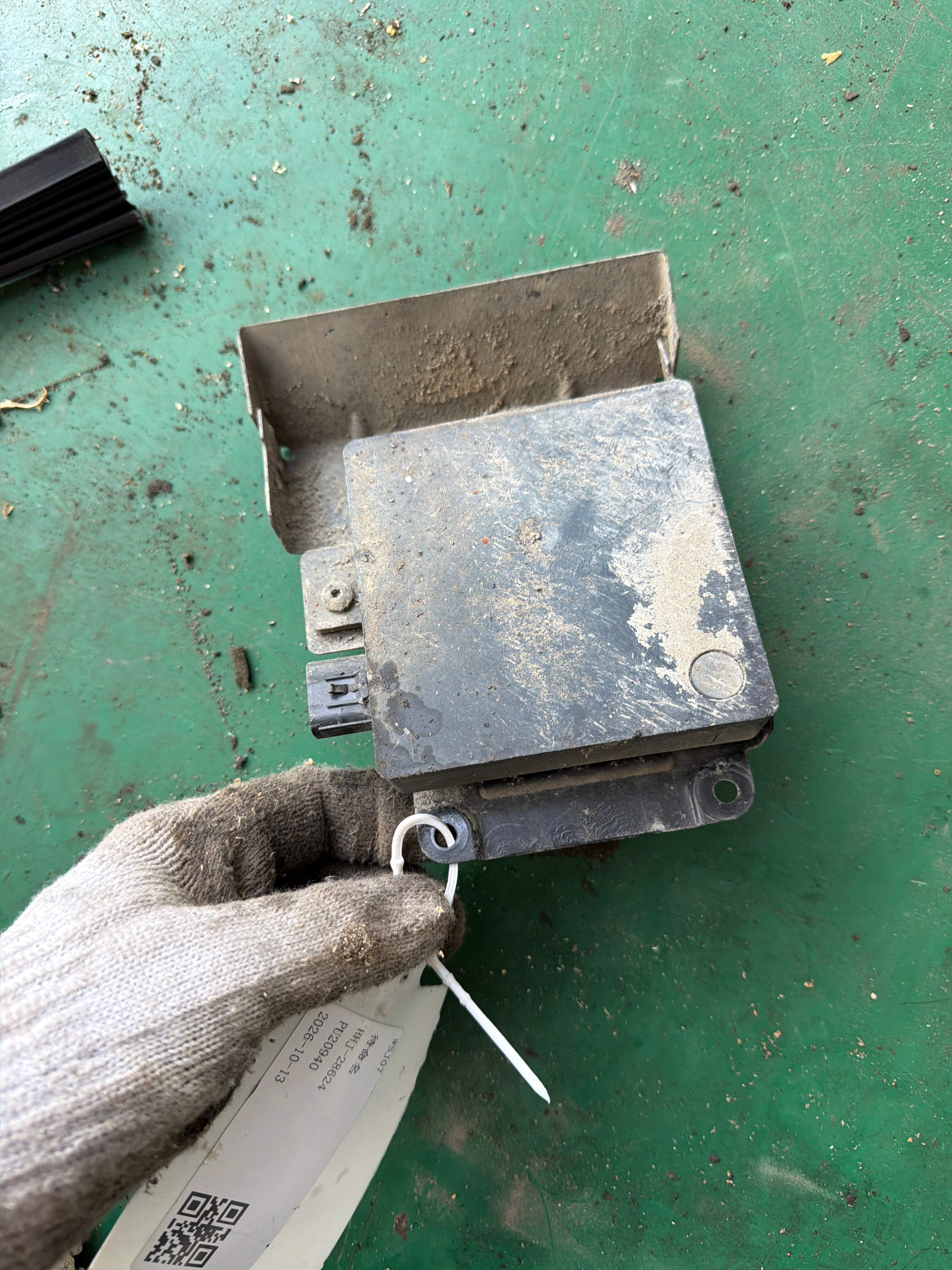 C2Z15840 Blind Spot Detection Control Unit, Right