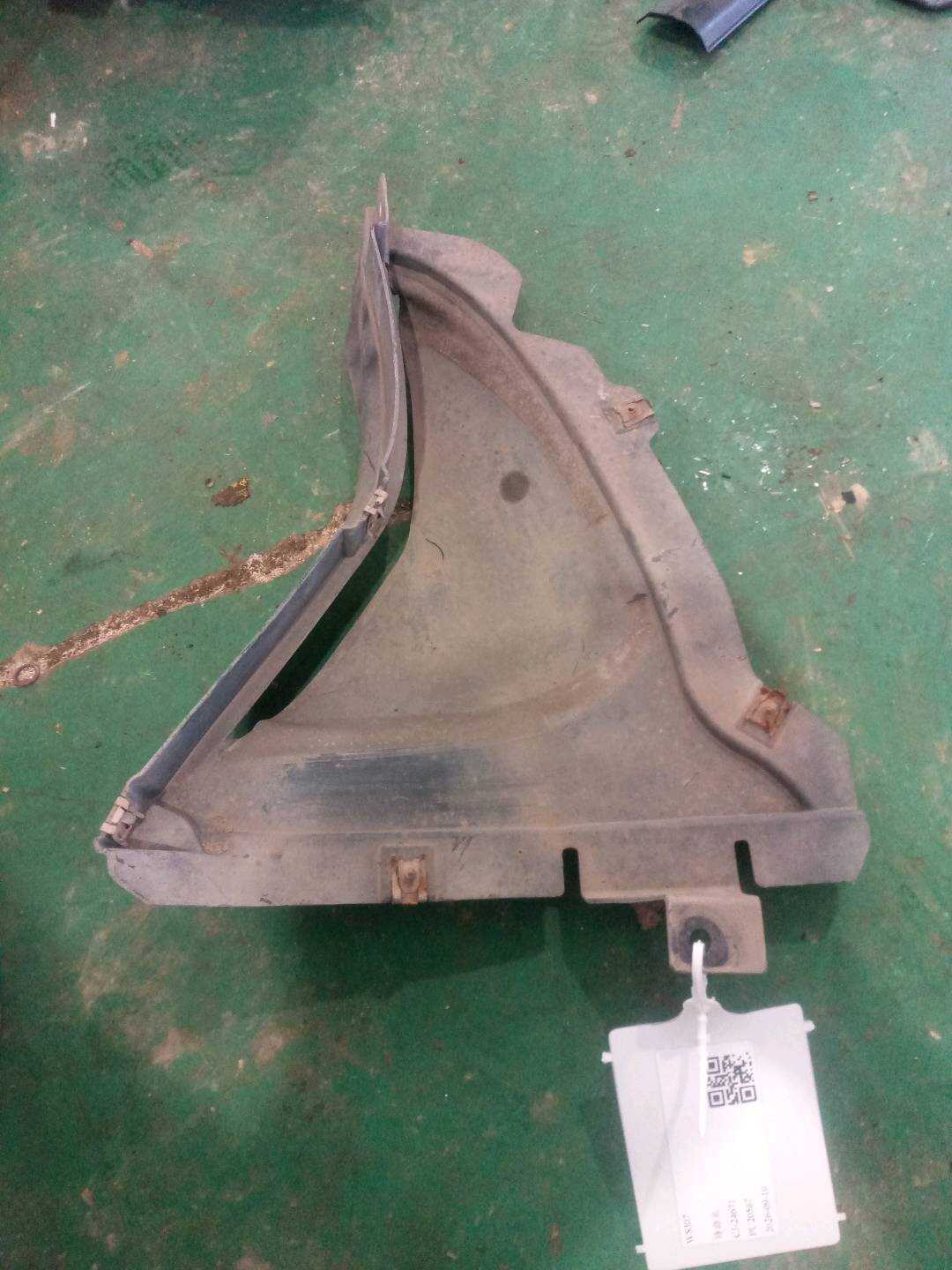 51757256865 前叶子板三角内衬(左)