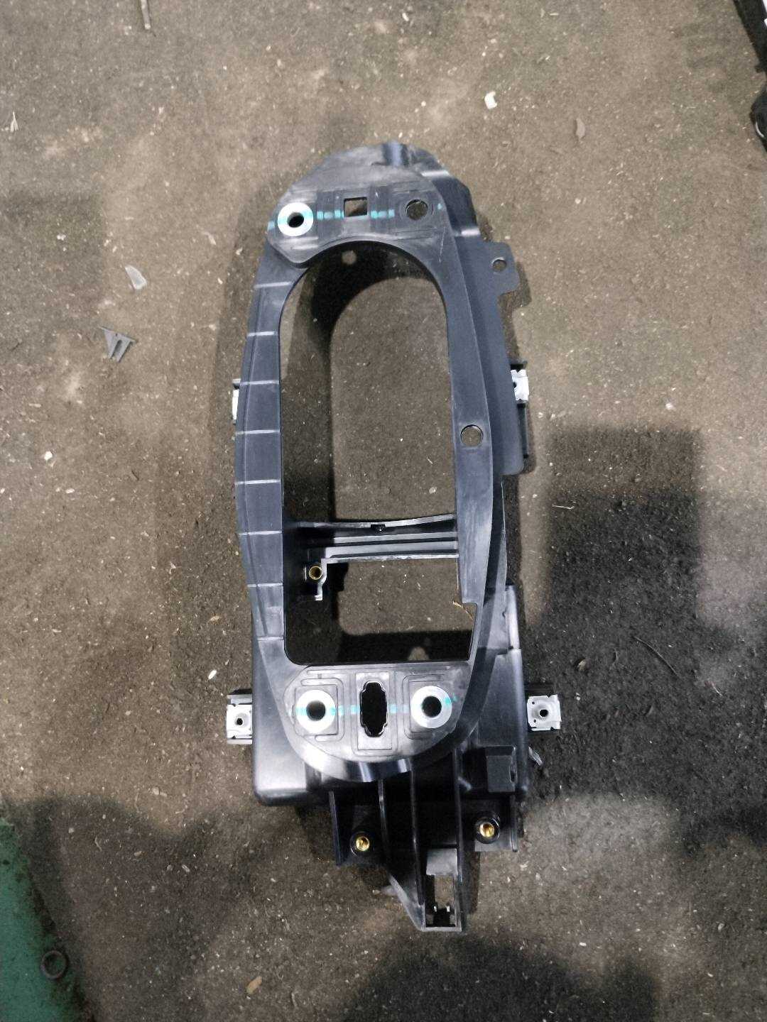 L8WD863531A Mounting Bracket