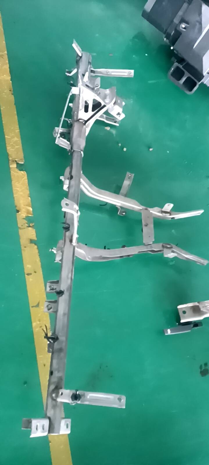 1018041233 仪表台骨架