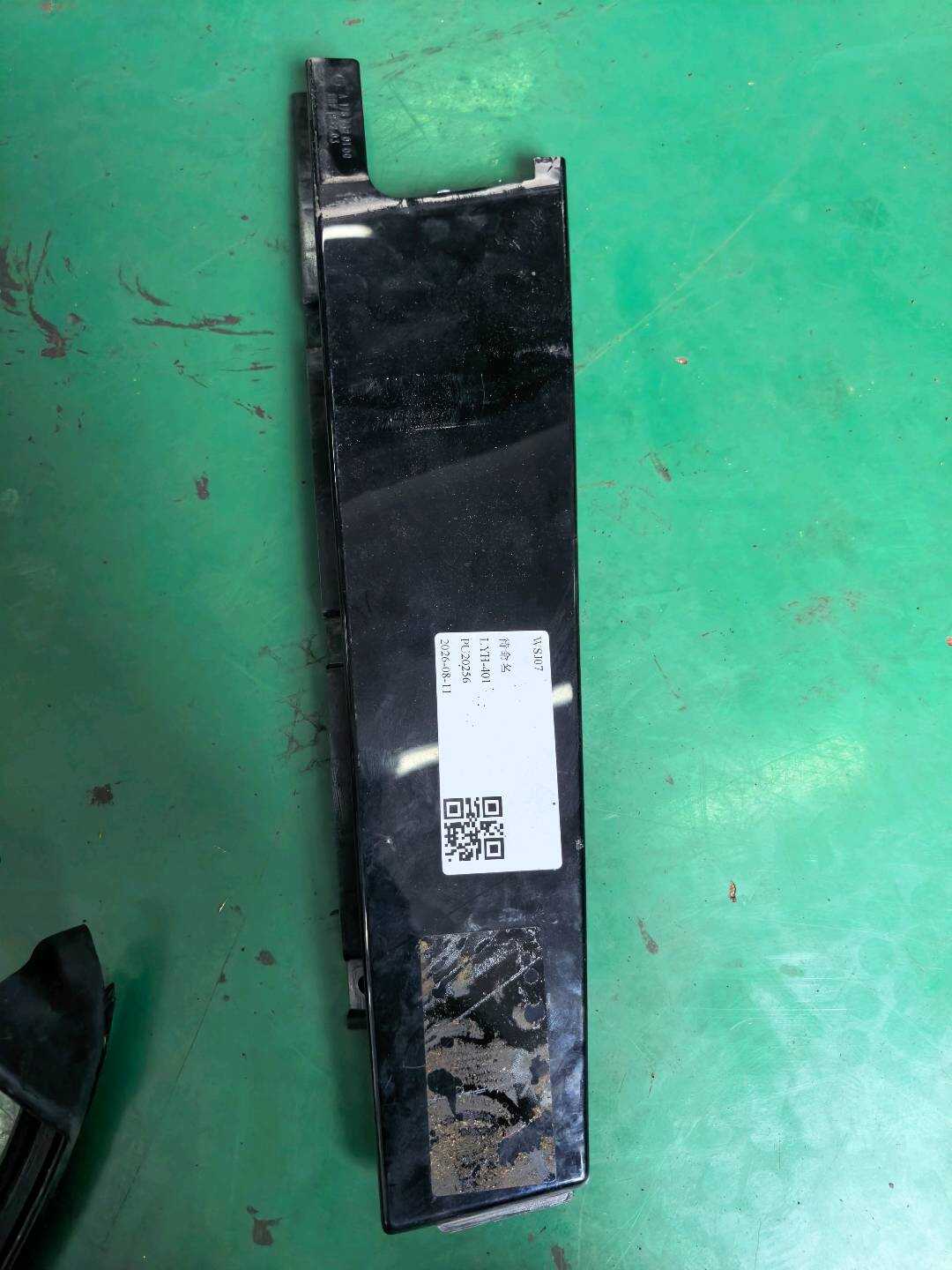 A1767320100 后门窗框外饰板(左前)