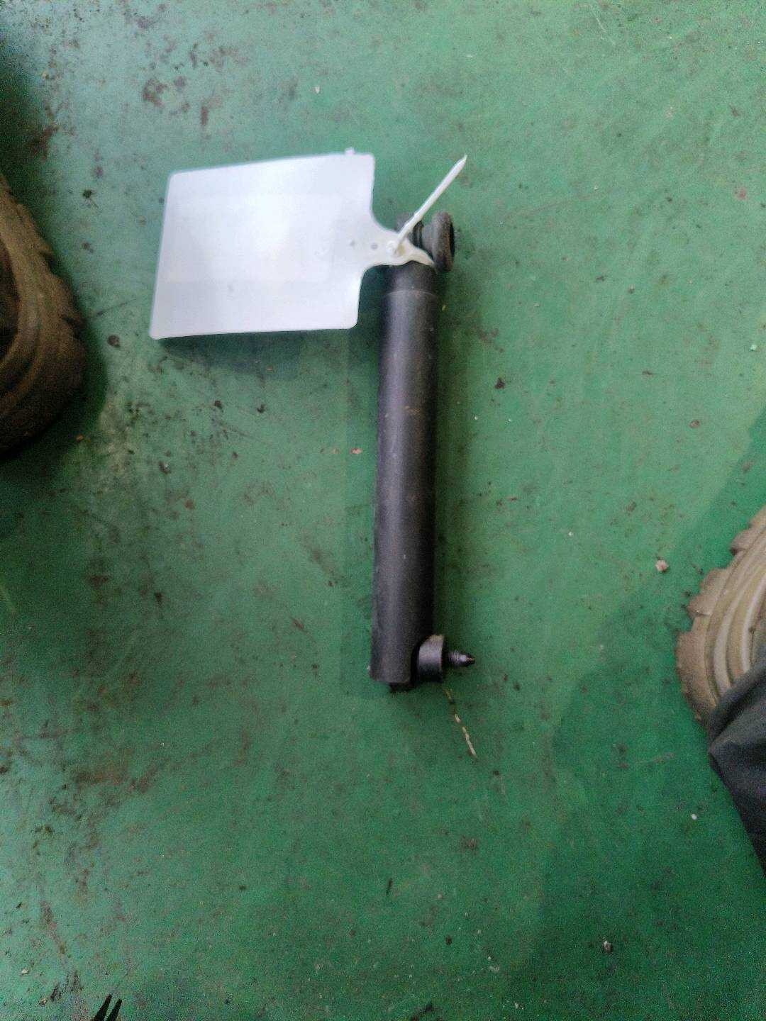 51247371765 尾盖撑杆(右下)