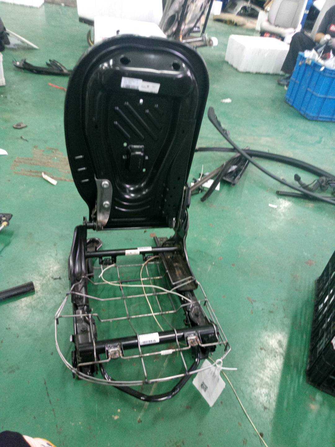 52209801304 座椅骨架 右