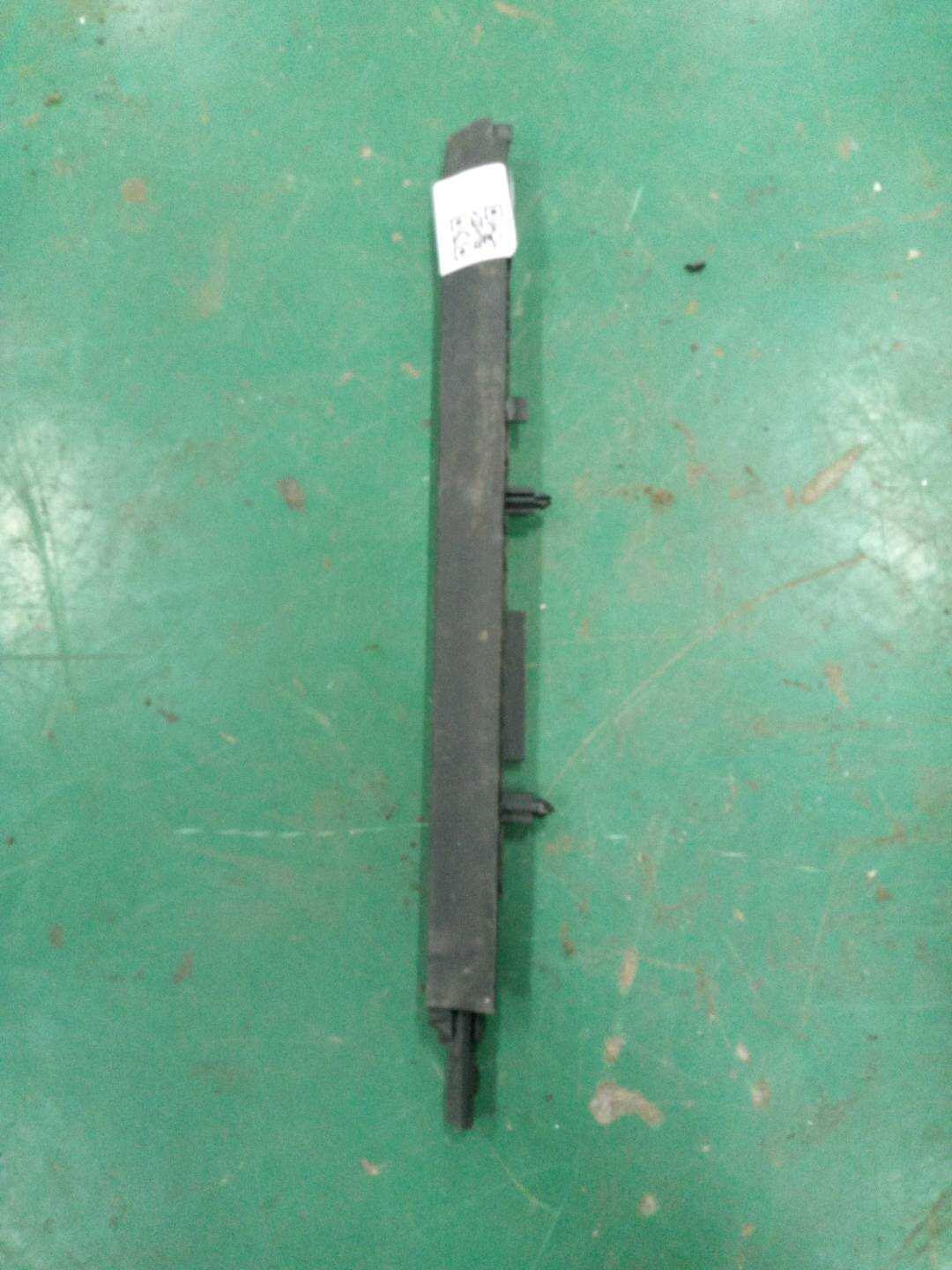 8D9877781 防尘罩