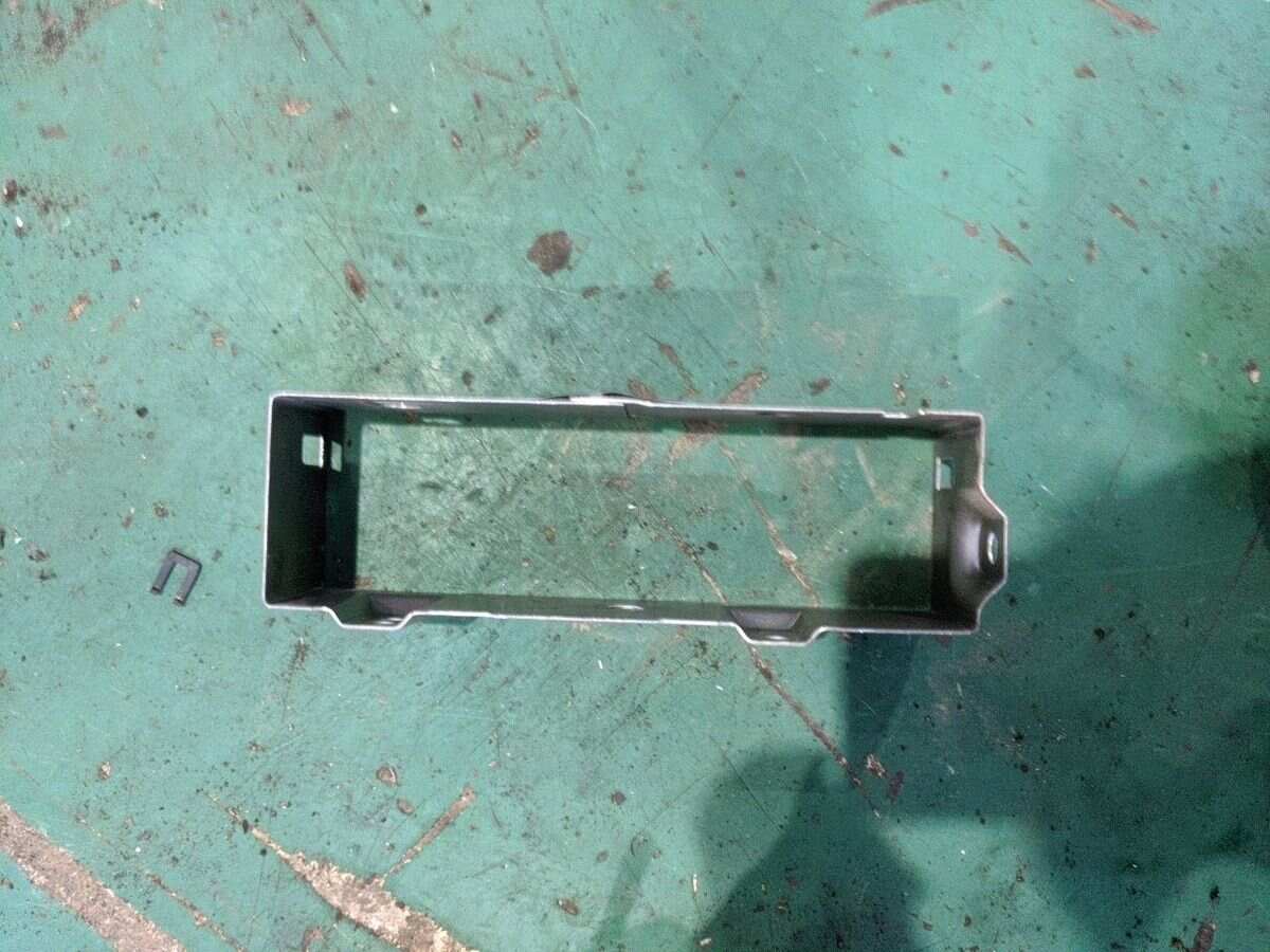 65126909318 CD Changer Magazine Bracket