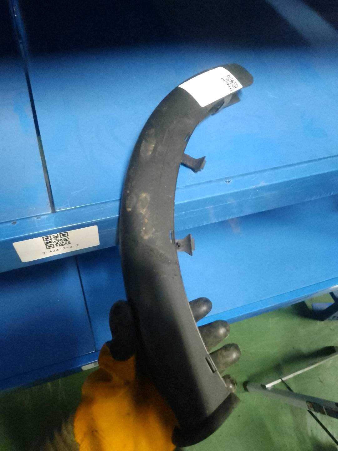 8K5971822AB Trunk Lid Hinge Cover, Right