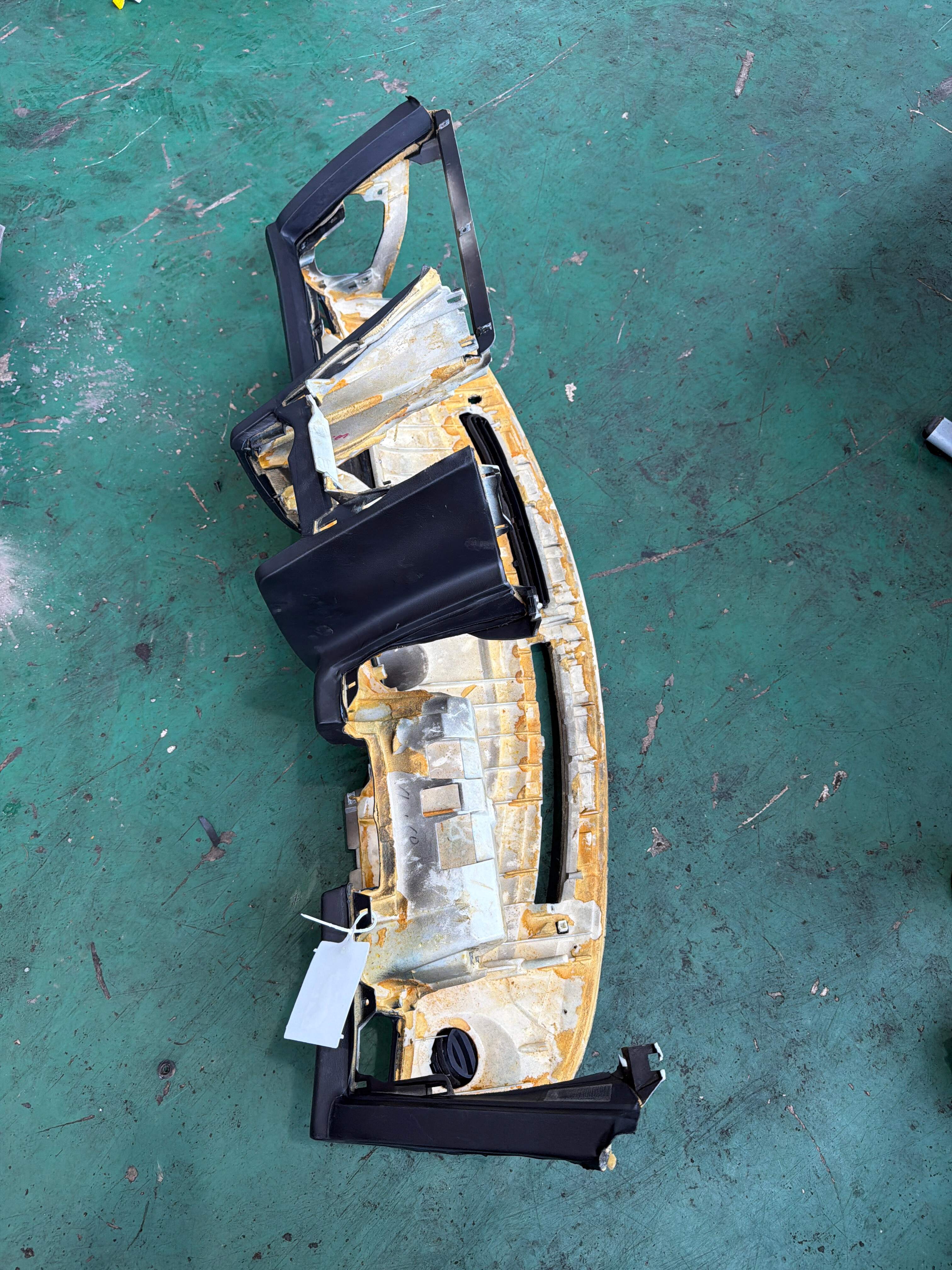 847102C150LK 仪表台壳