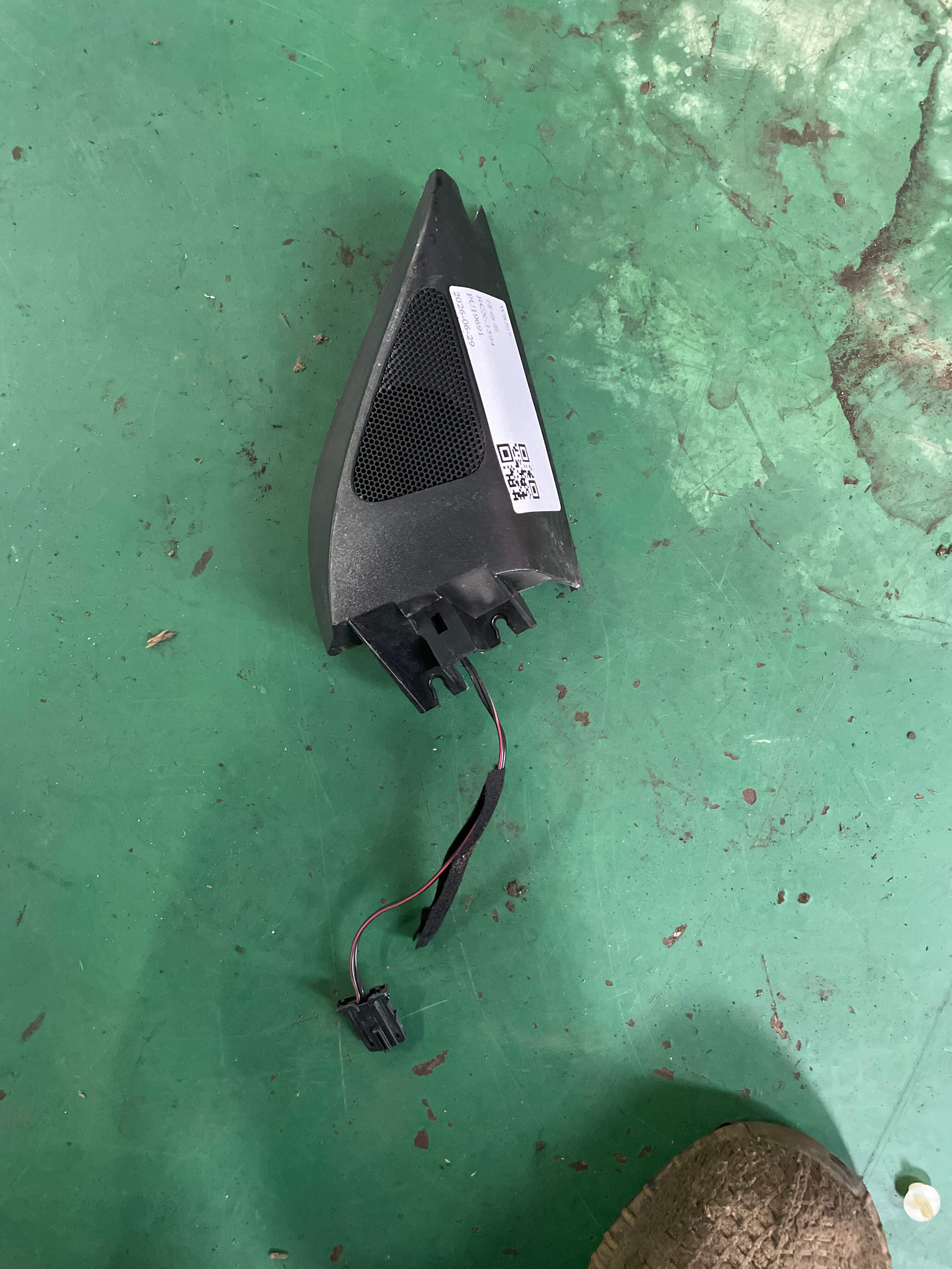 L3CD8379749B9 倒车镜三角饰板（右内）