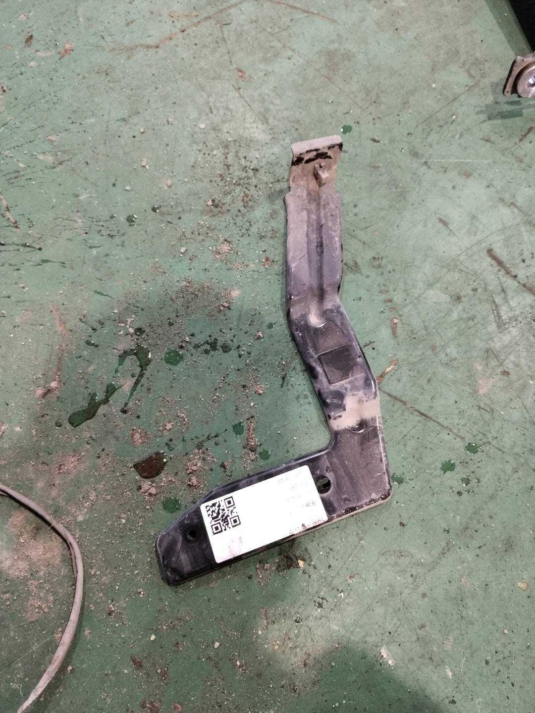 L8WD807330A Rear Bumper Bracket (Right Inner)