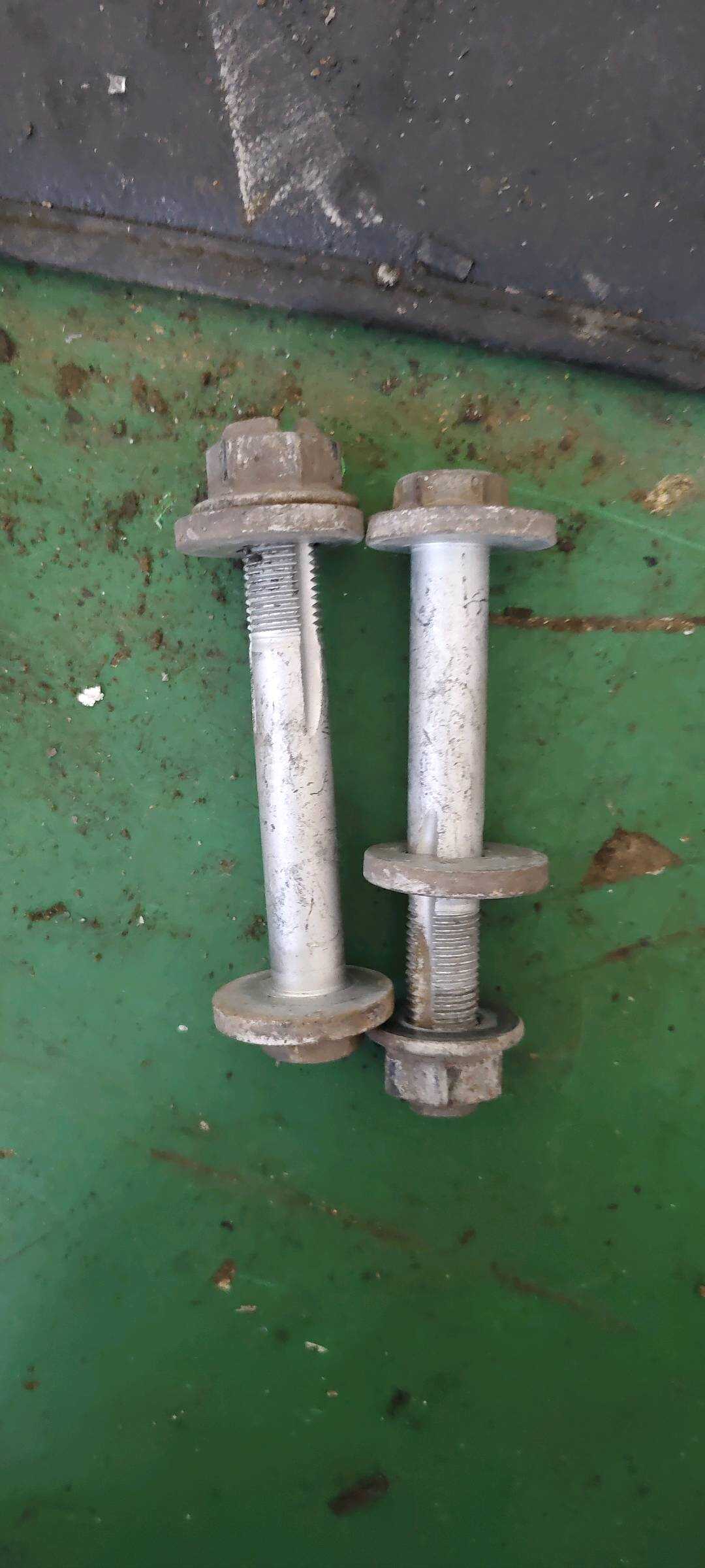 7146888626 Eccentric Bolt