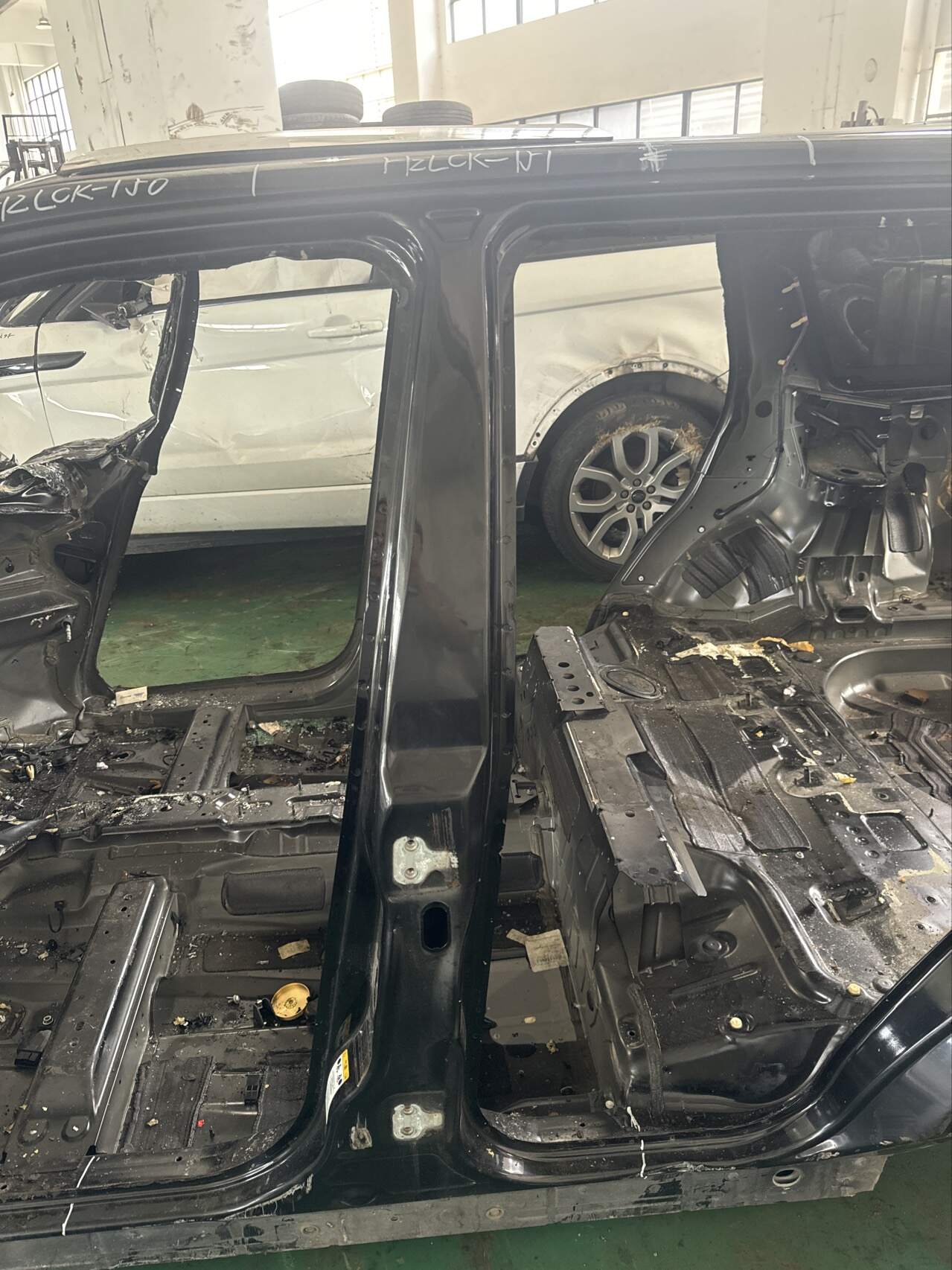 LR000782 B-Pillar Outer Panel, Left