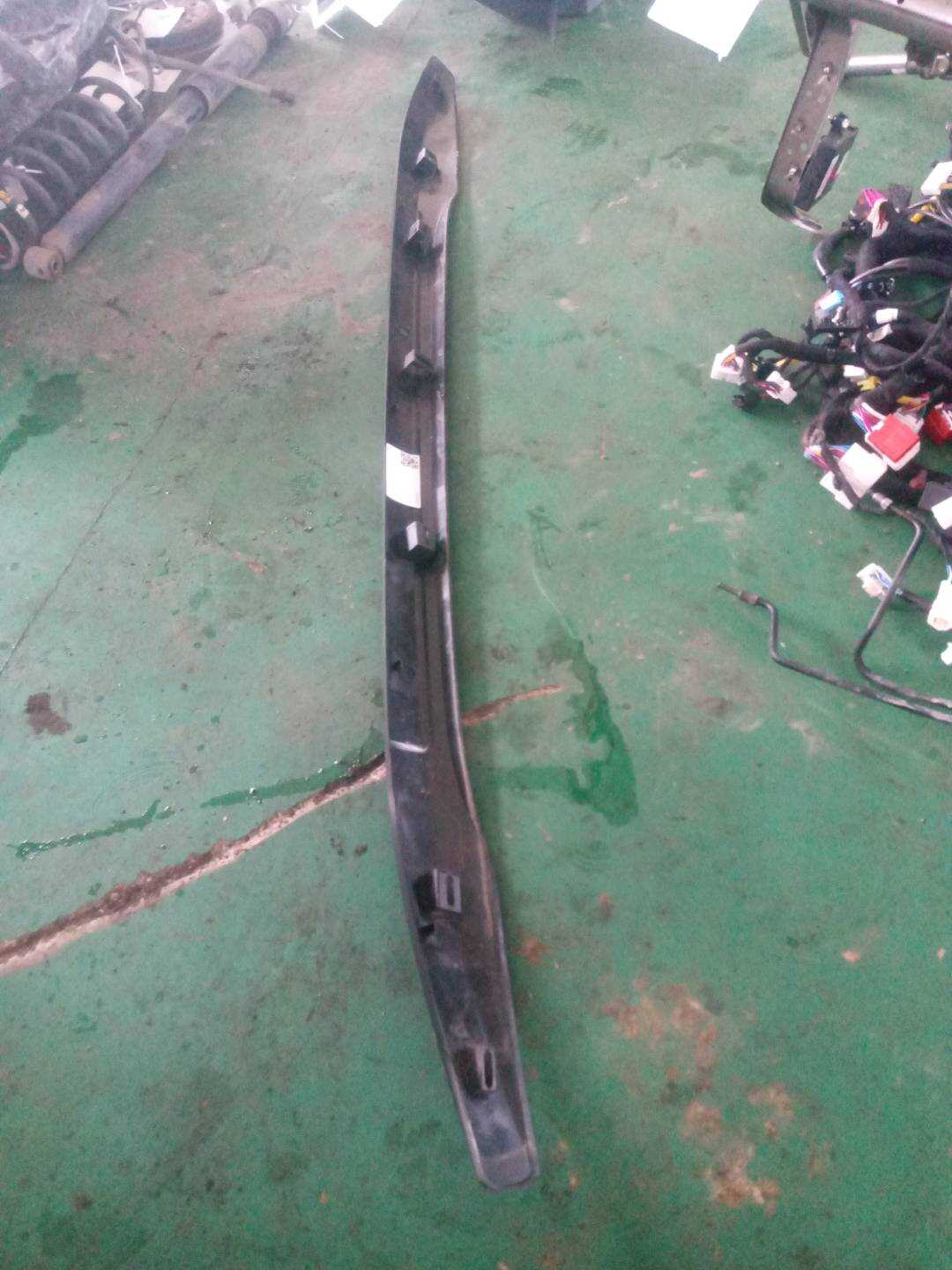 SC5709210 右行李架盖板
