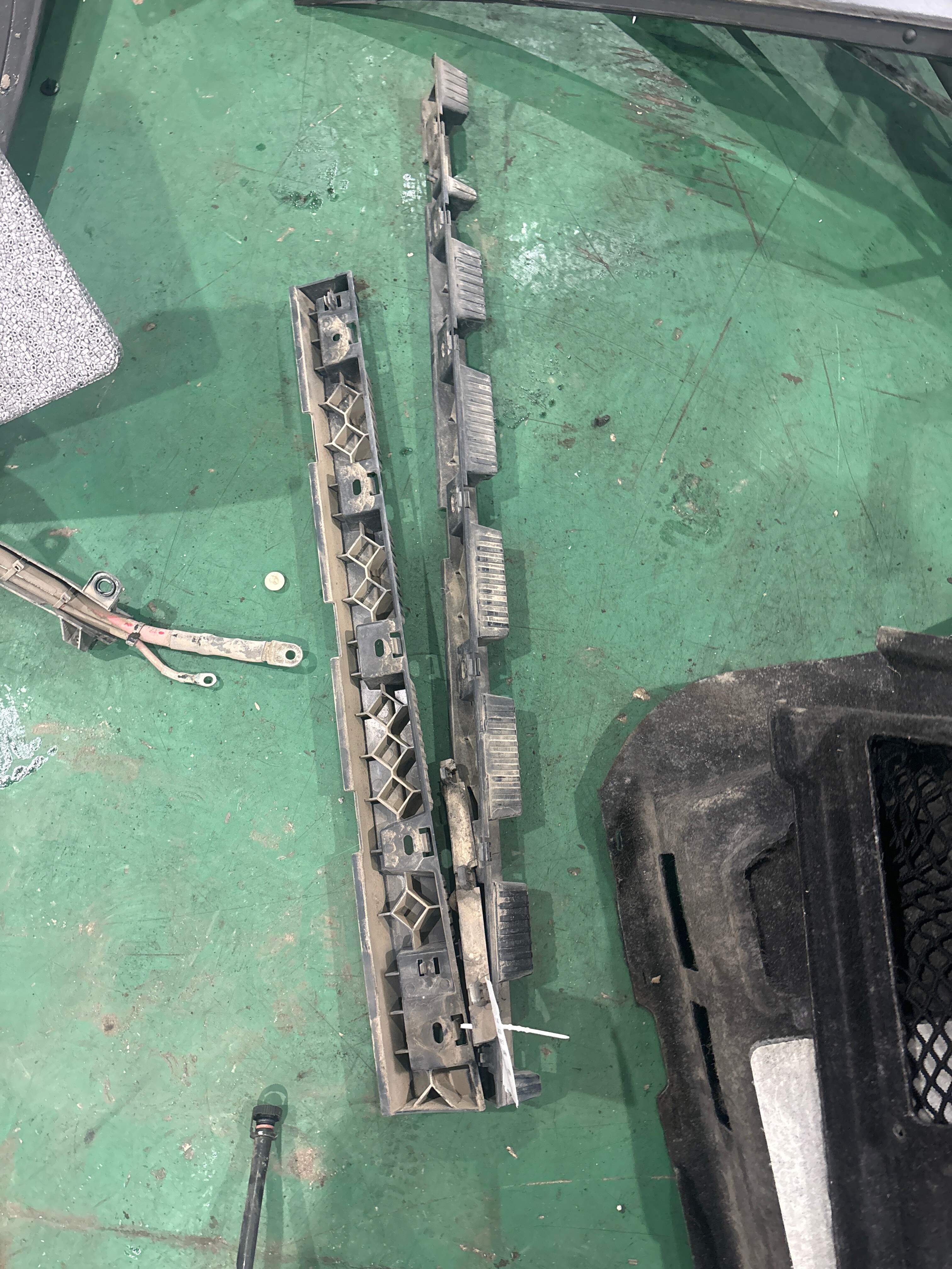51772993572 侧门槛加强筋(右后)