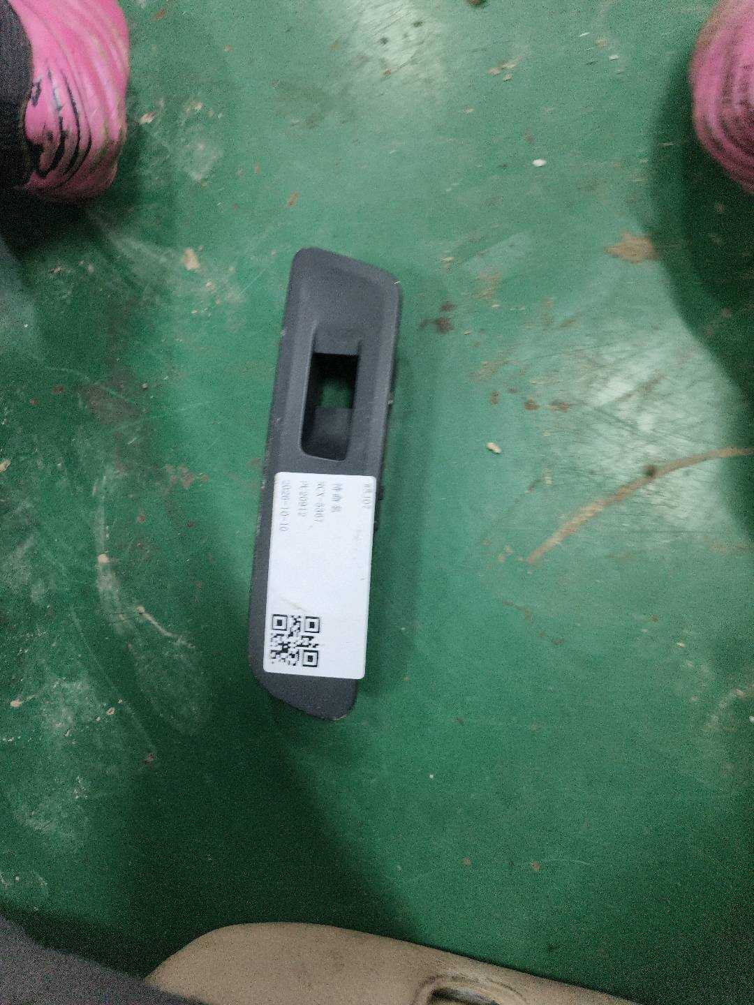 5N1867256A 前门玻璃升降开关装饰板(右)