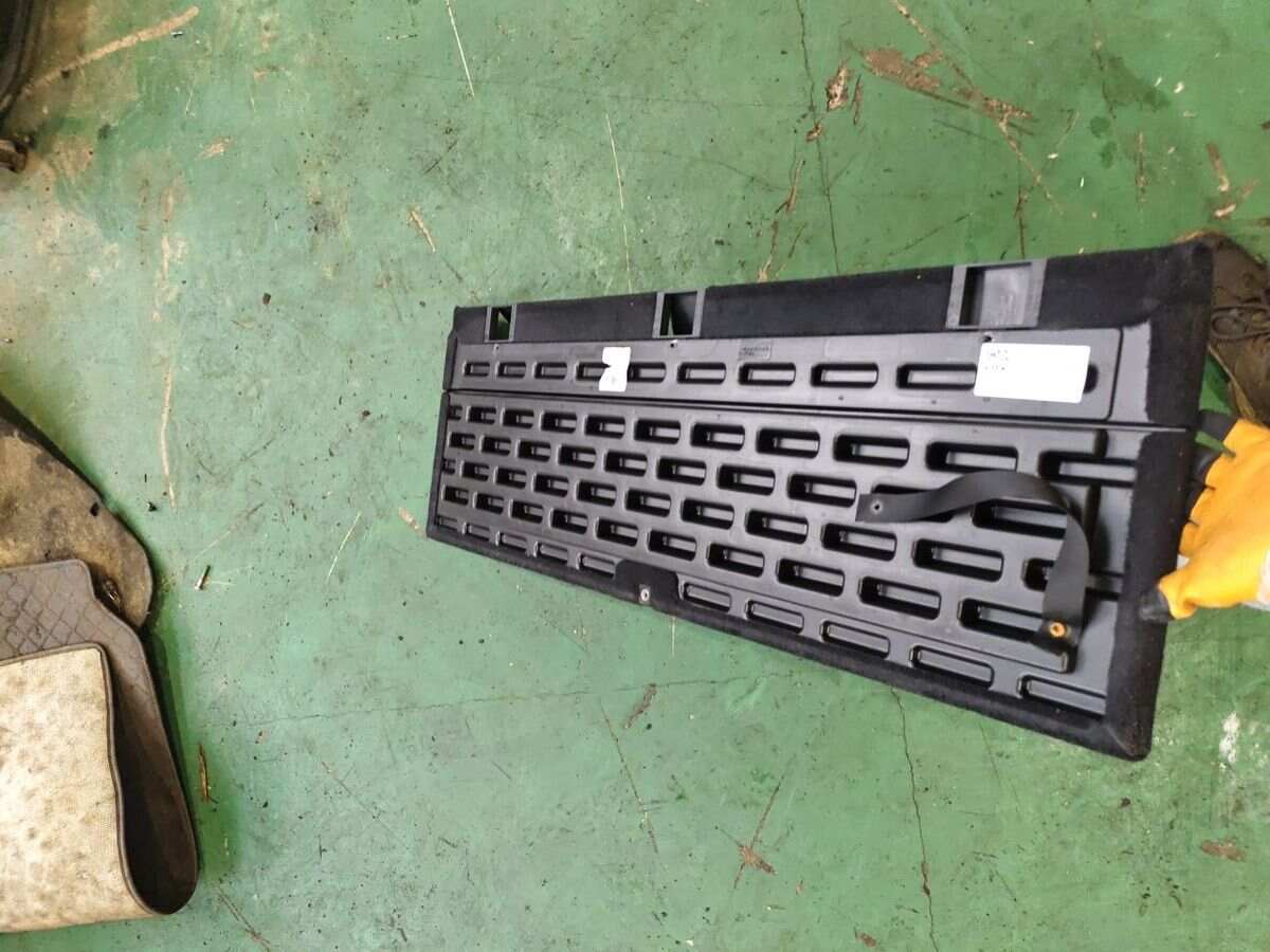 1K9868845E 杂物箱,行李箱盖板 下方