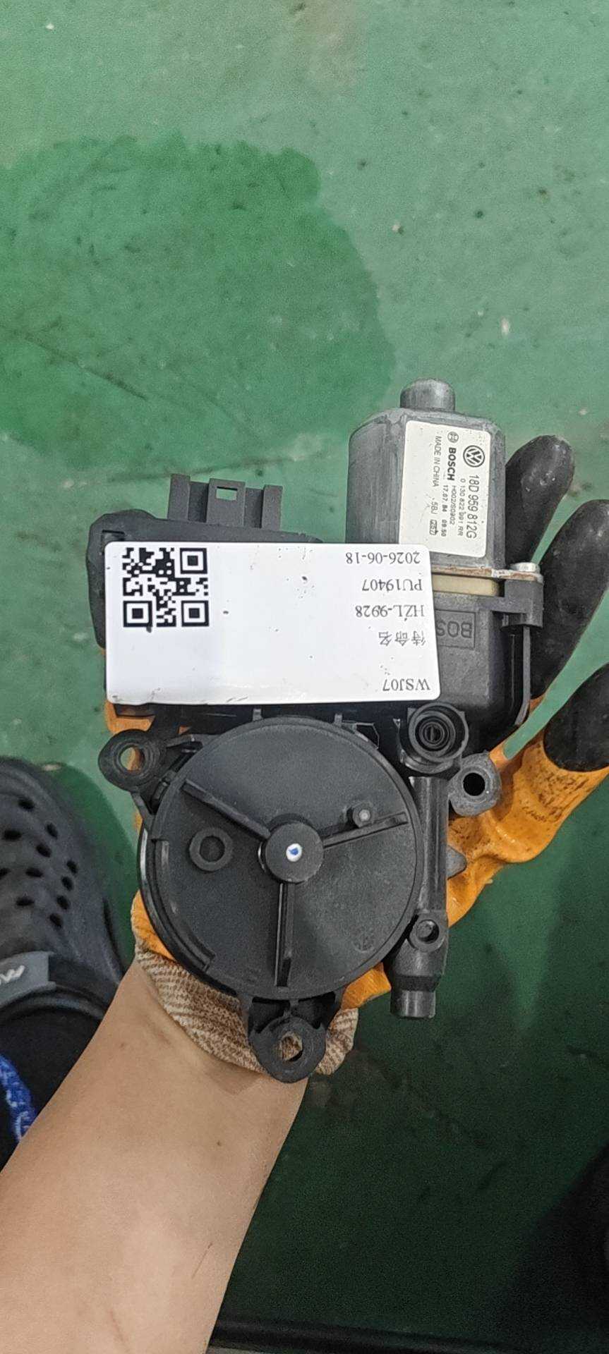 18D959812G 后门玻璃升降电机（右）