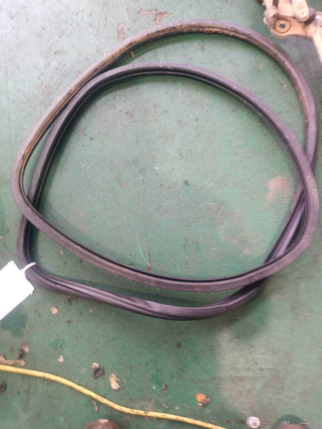 95853736501 前门车身密封胶条（右）