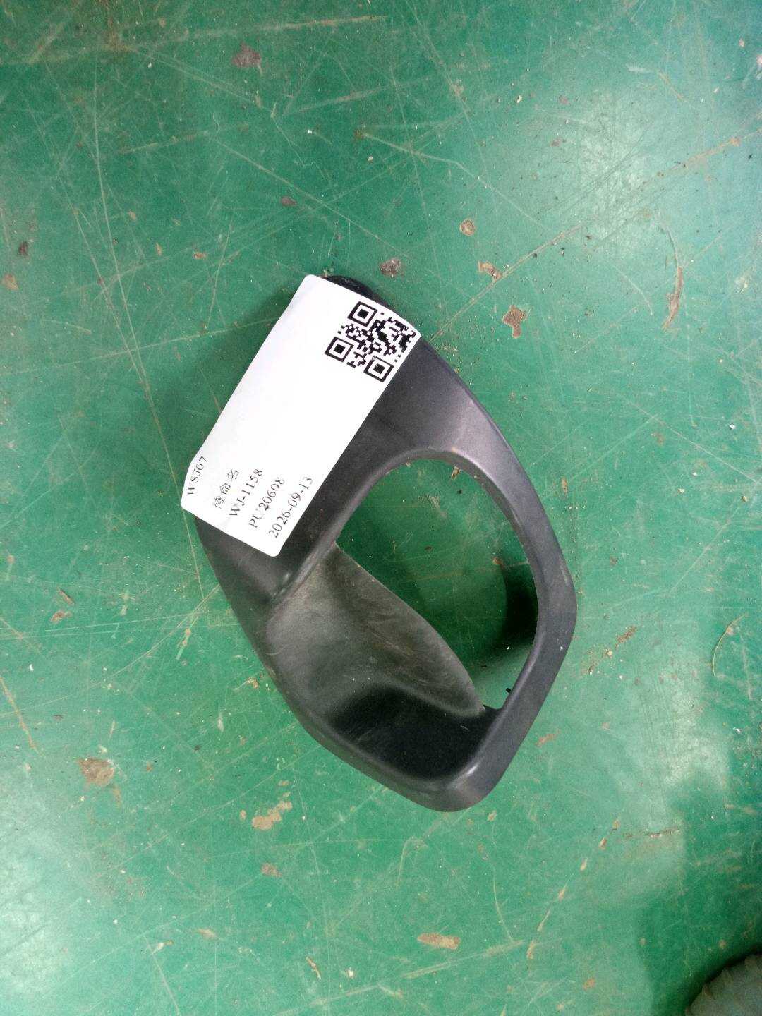 52106985587 前座椅锁盖(左)