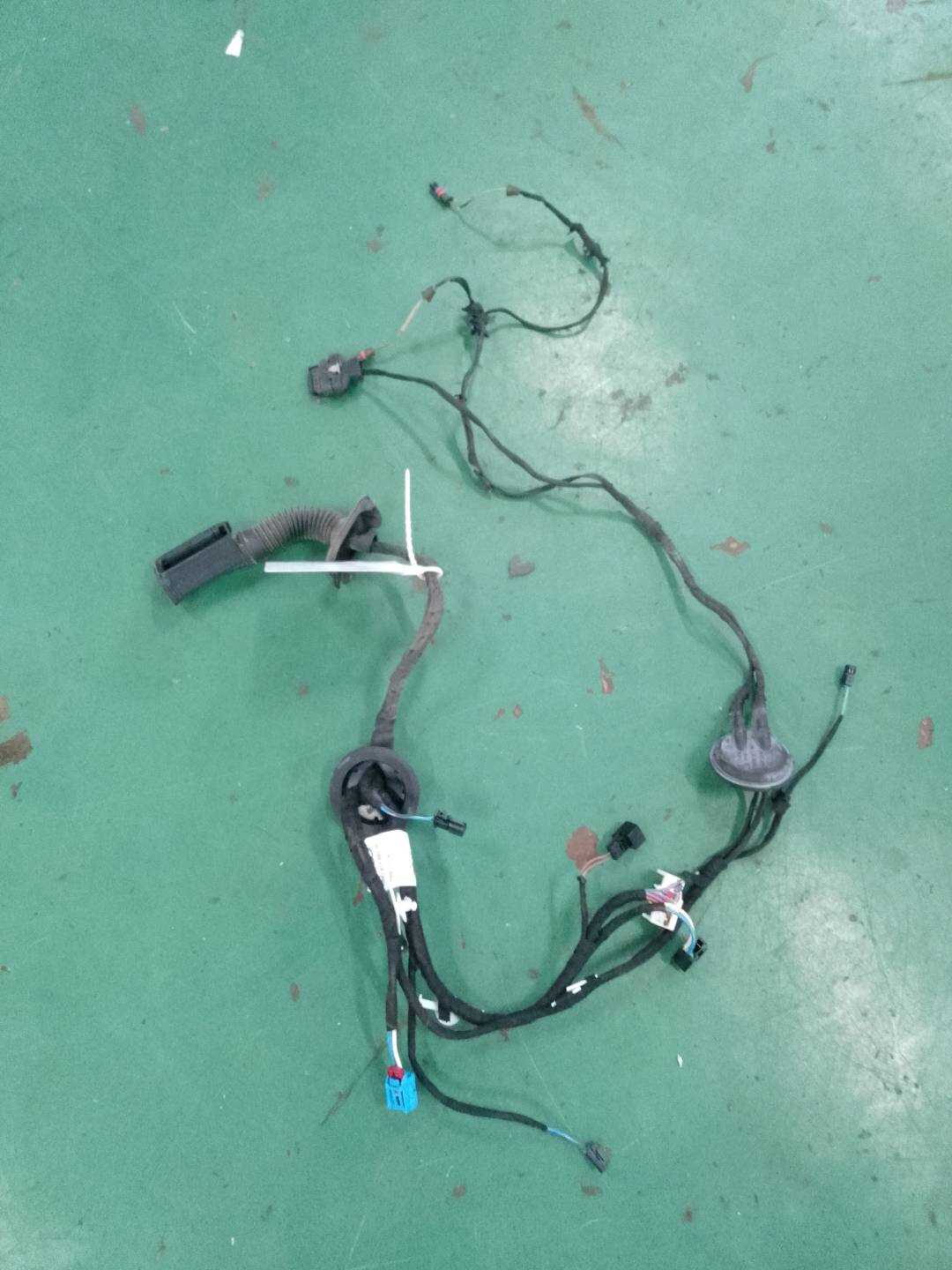 L8WD971687H Rear Door Wiring Harness, Left