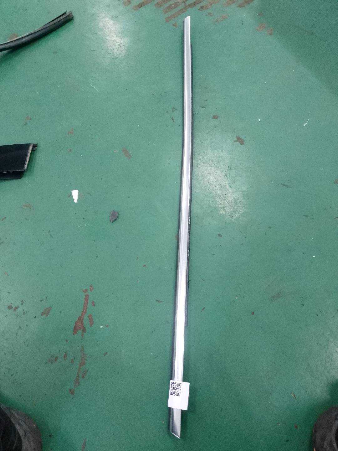 8WD853764B Rear Door Window Molding (Right Outer)
