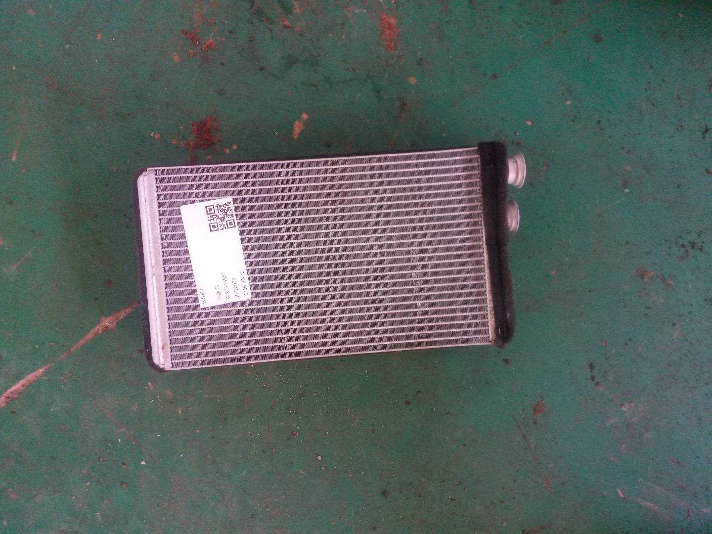 L8W0898037 暖风散热器