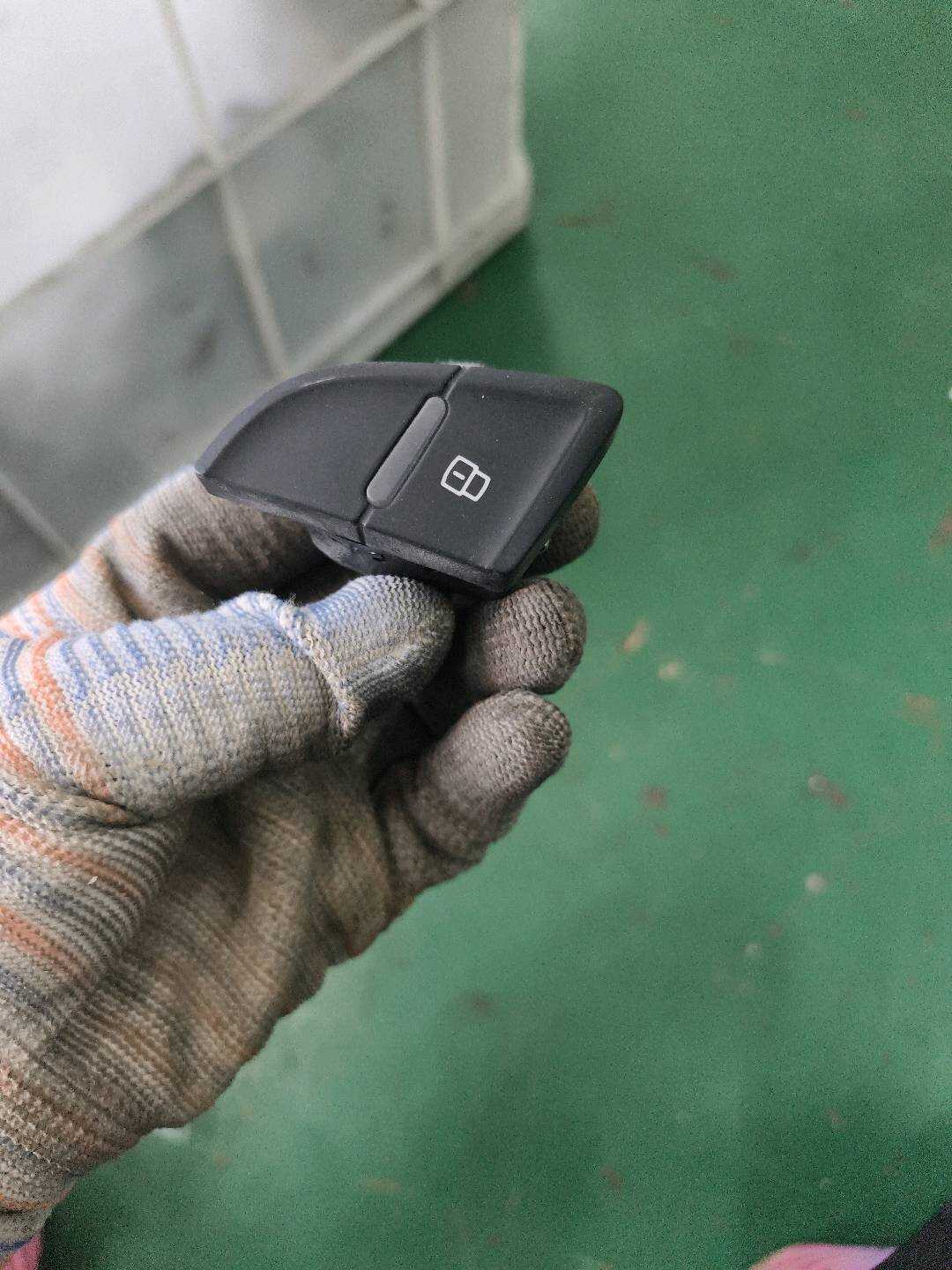 8KD962108C 后门锁止开关(右)