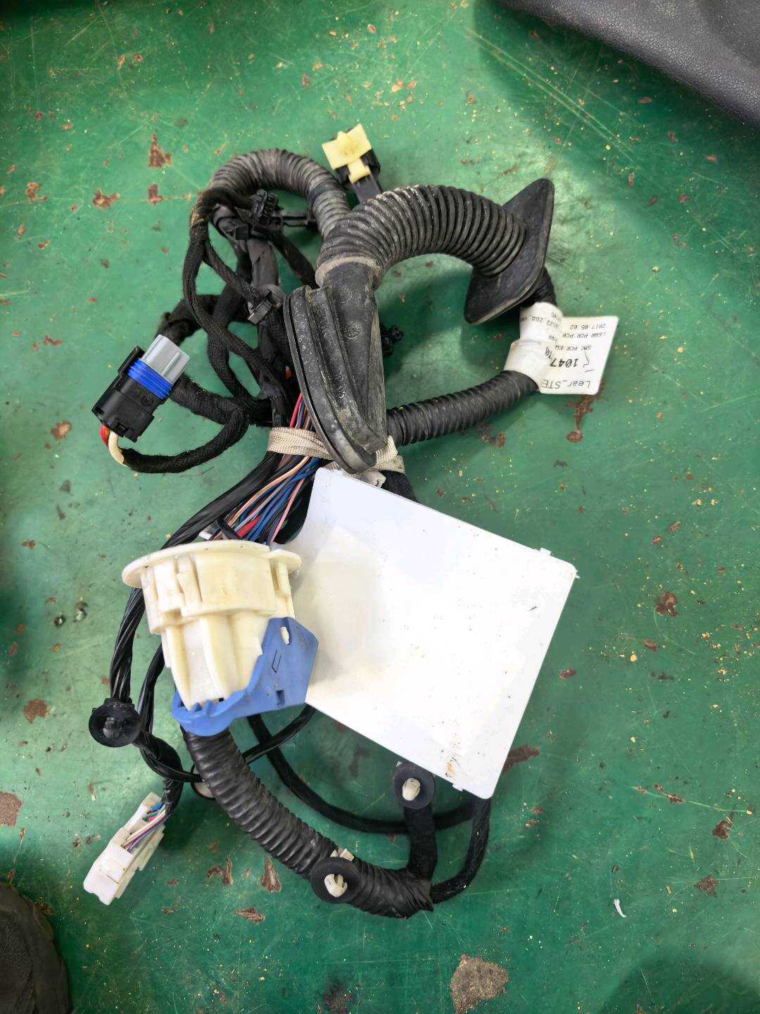 10479070 副驾驶侧门线束总成