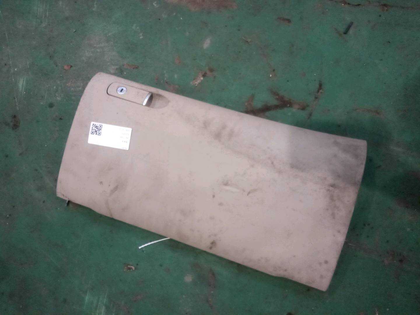 8E1857124 Dashboard Glove Box Lid